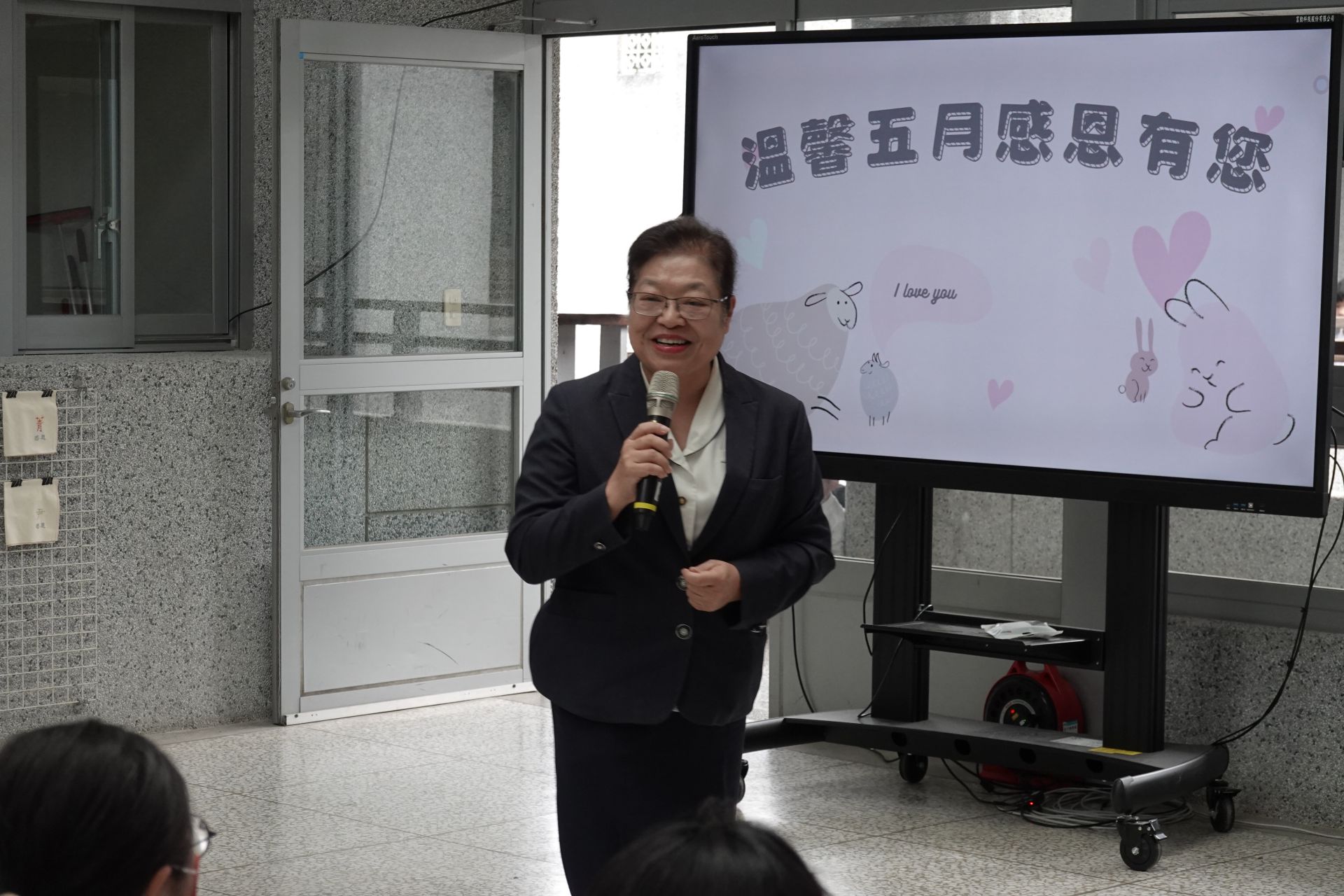 12-李玲惠校長表示:「行善、盡孝不能等,慈濟以品德立校,其中除了教導孩子要對人善良,更重要的是對父母要盡孝