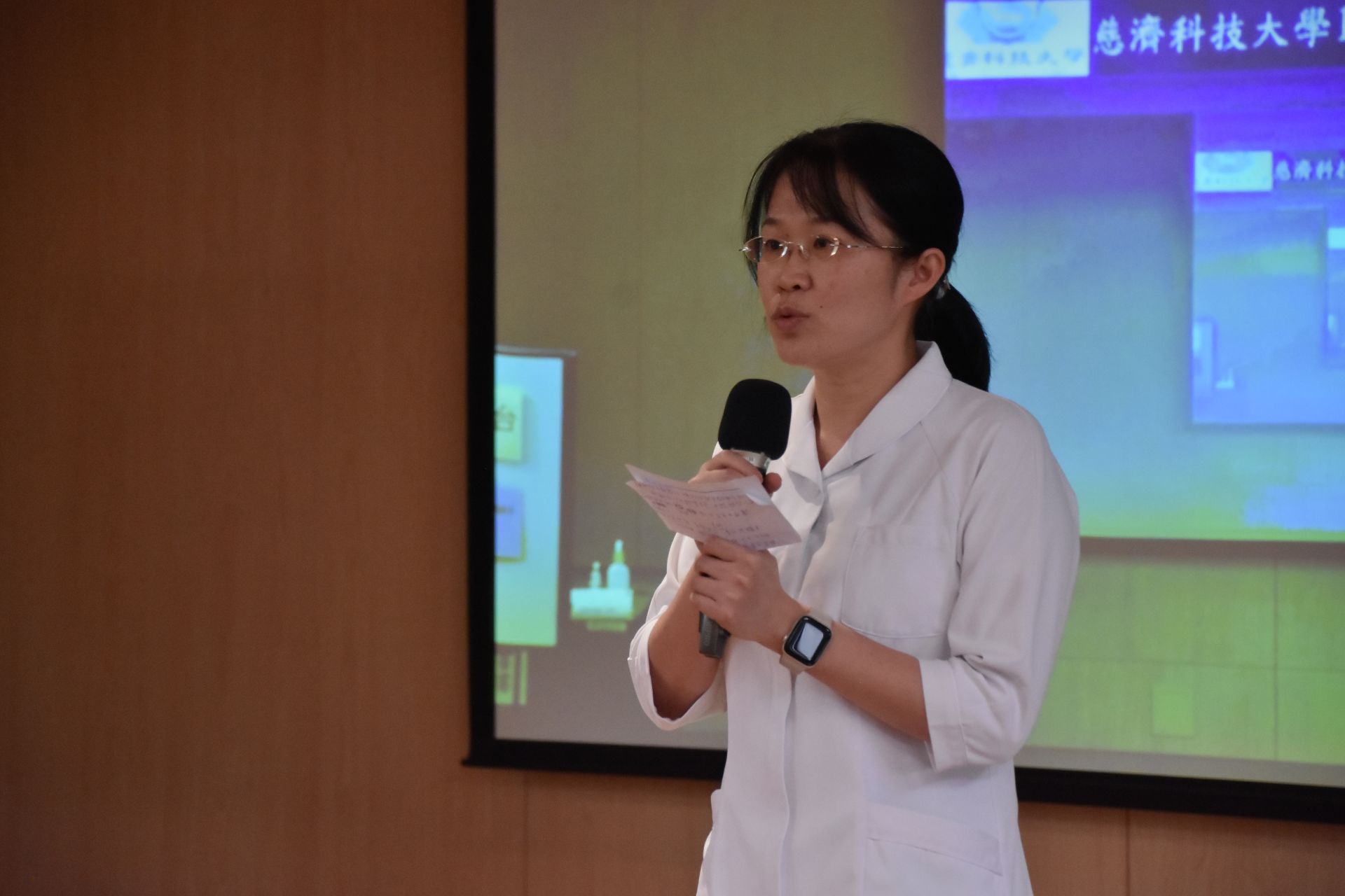 衛福部玉里醫院護理科主任林秀蓉表示,醫院是公家單位,薪資福利很好,任職五年後,就能申請轉調公職。
