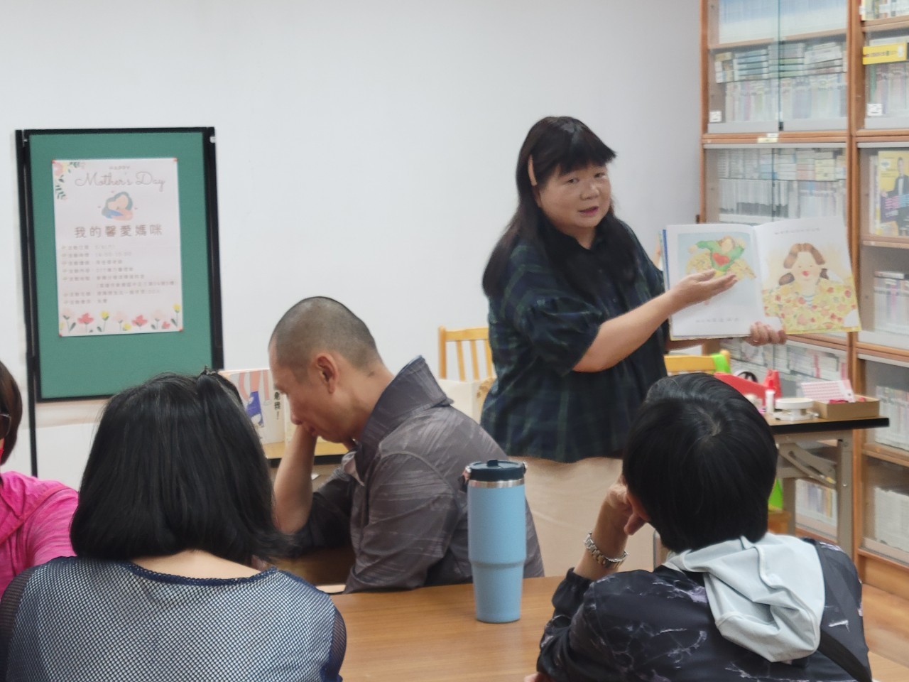 周佳蓉老師導覽 我媽媽 繪本中