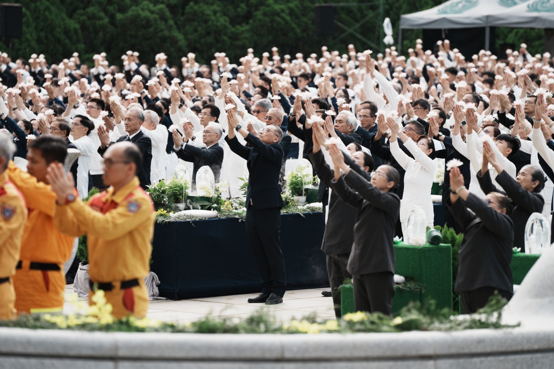 慈濟5月12日舉辦2024年「佛誕節、母親節、慈濟日」浴佛大典,約3千人一同浴佛。