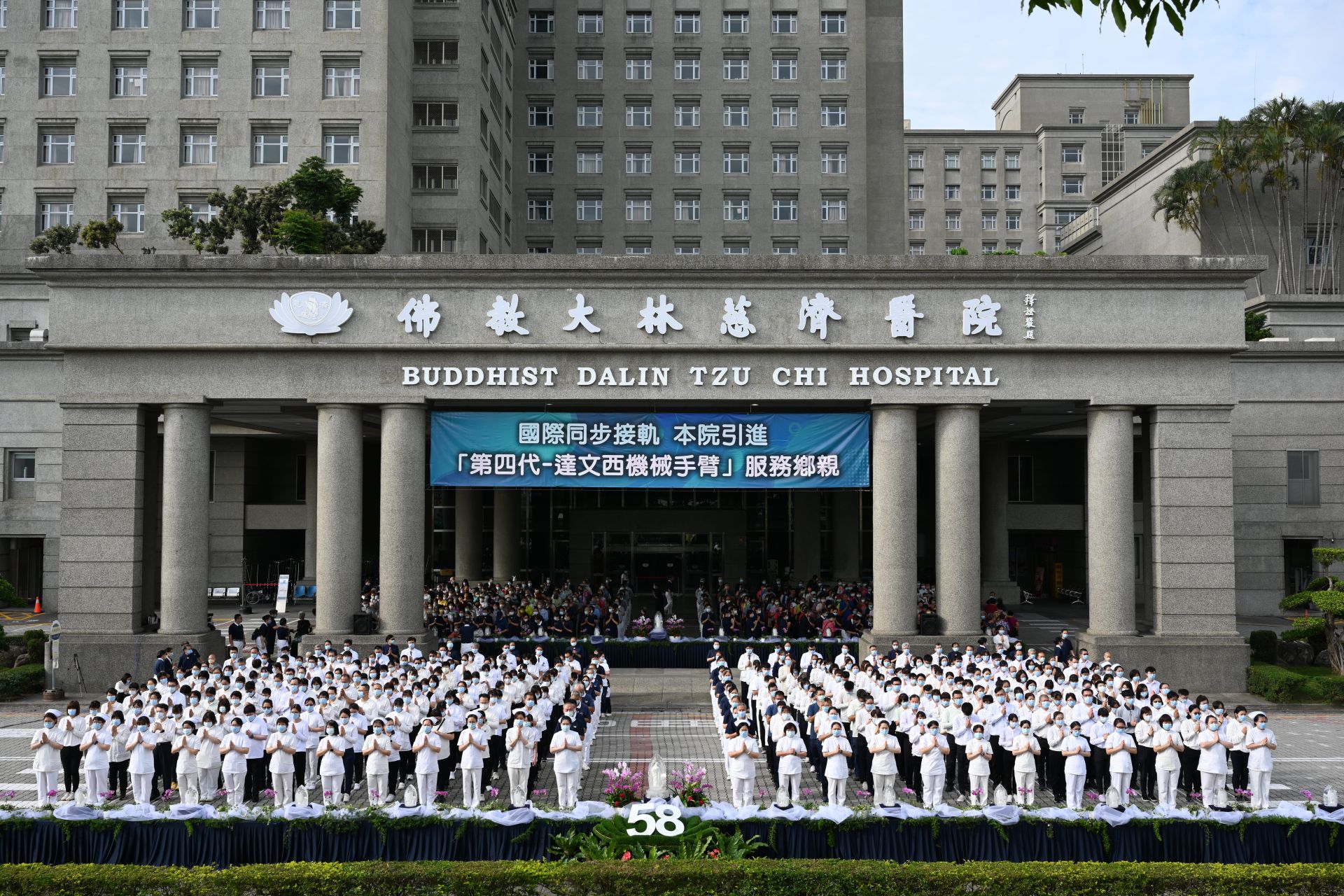 大林慈濟醫院於「母親節、佛誕節、全球慈濟日」三節合一的日子,12日舉辦殊勝的浴佛典禮
