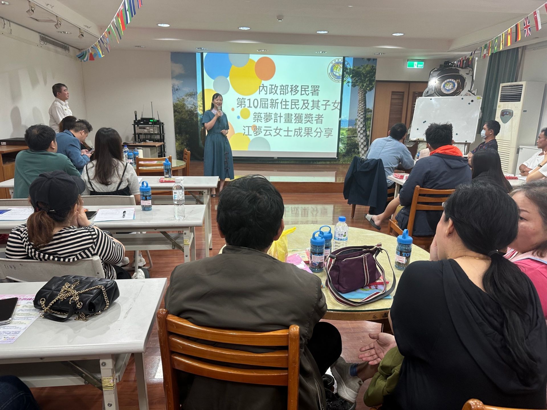 移民署第10屆築夢計畫獲獎新住民江夢云女士分享築夢成果。