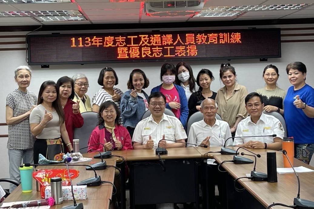 移民署北區事務大隊花蓮縣服務站舉辦志工及通譯人員教育訓練圓滿成功,在結束尾聲大家溫馨合影。