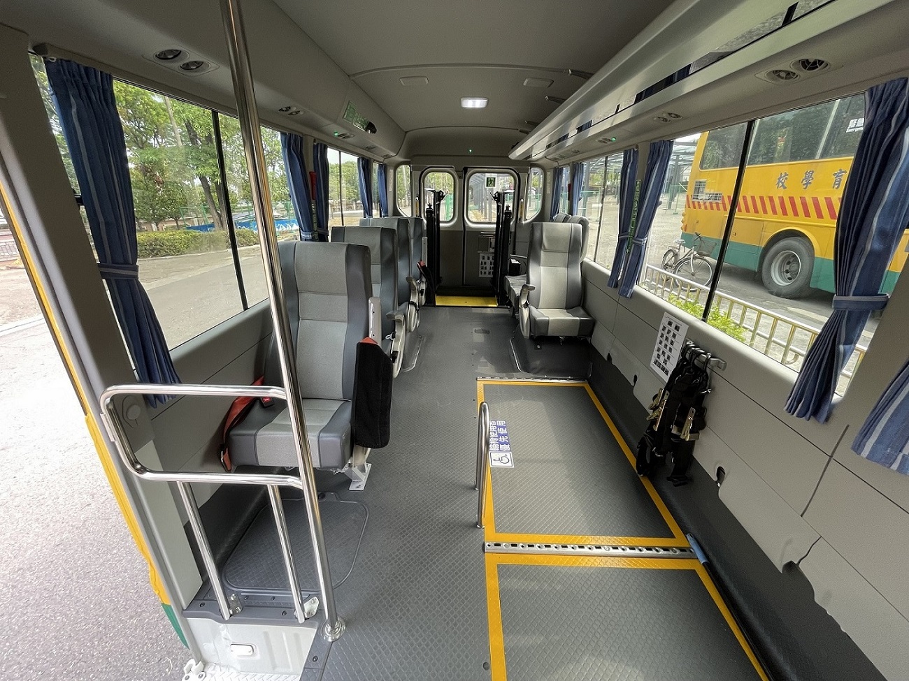 身心障礙學生交通車輪椅設置區。