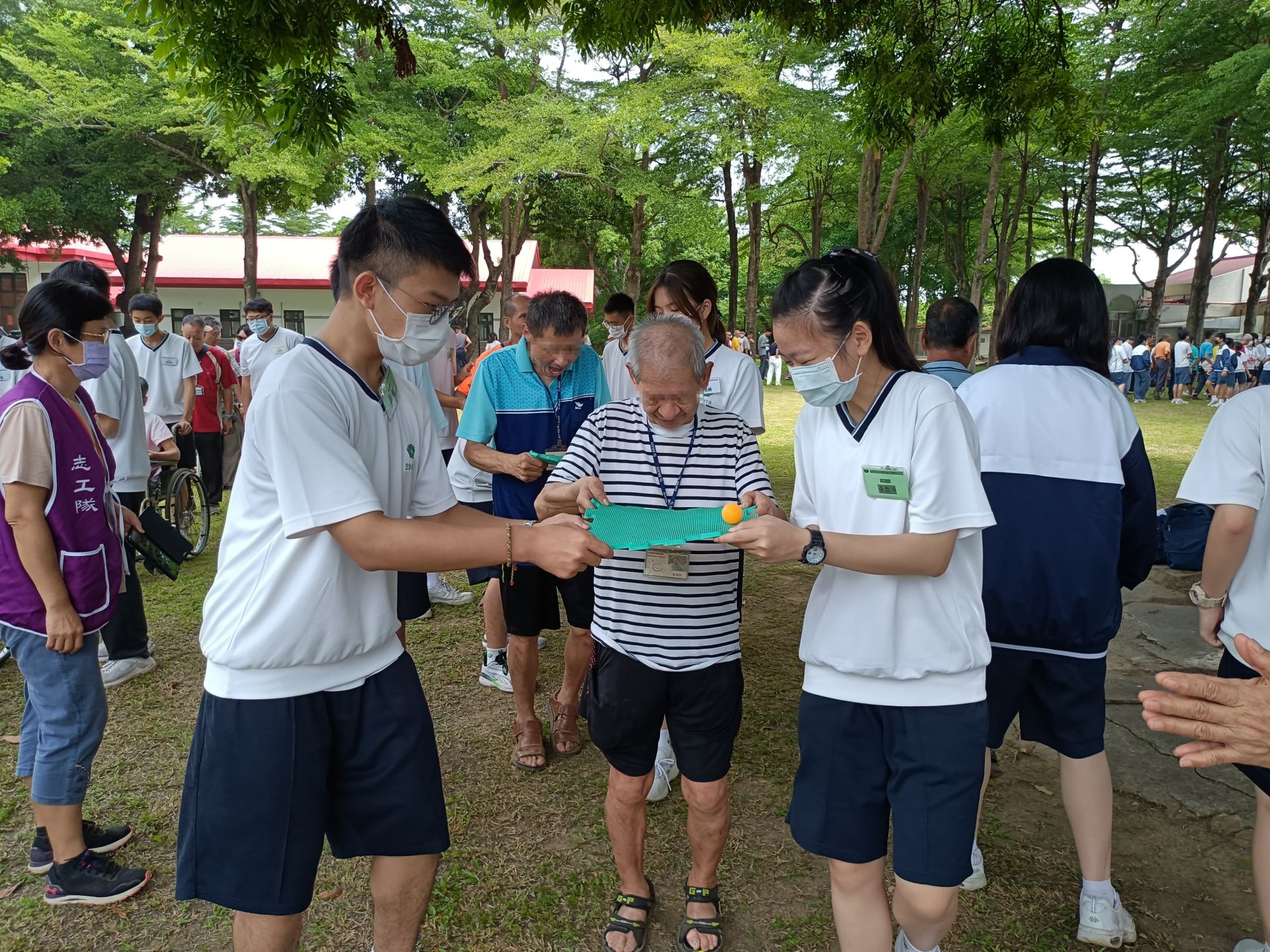 同學們放下平日不離手的手機,和院生闖關過程中,重拾玩遊戲的樂趣。