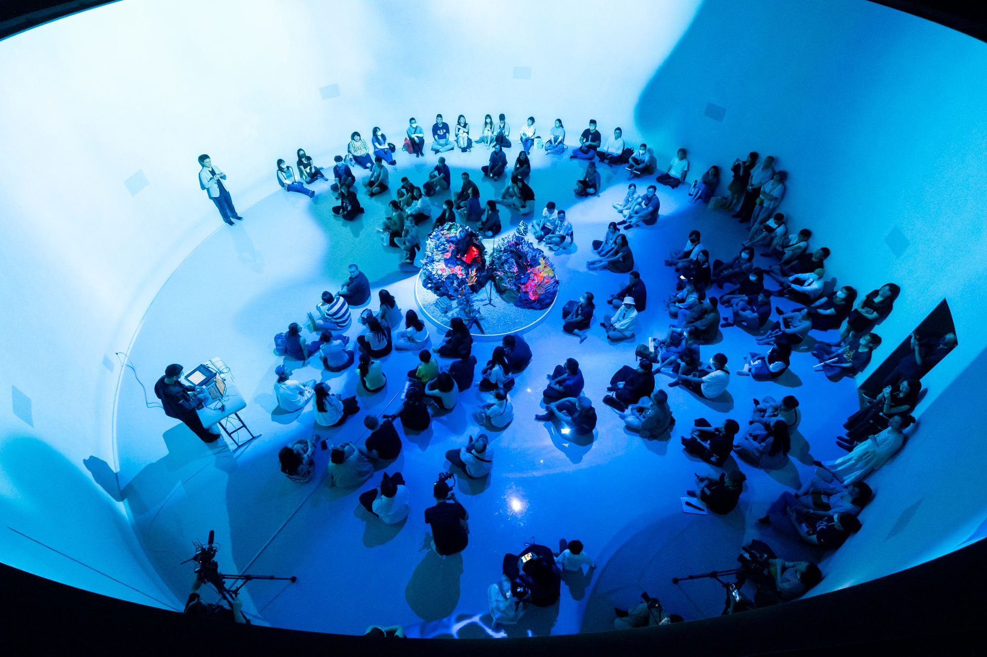 「海」展覽現場音樂表演,國立臺灣美術館提供,攝影:甘岱民