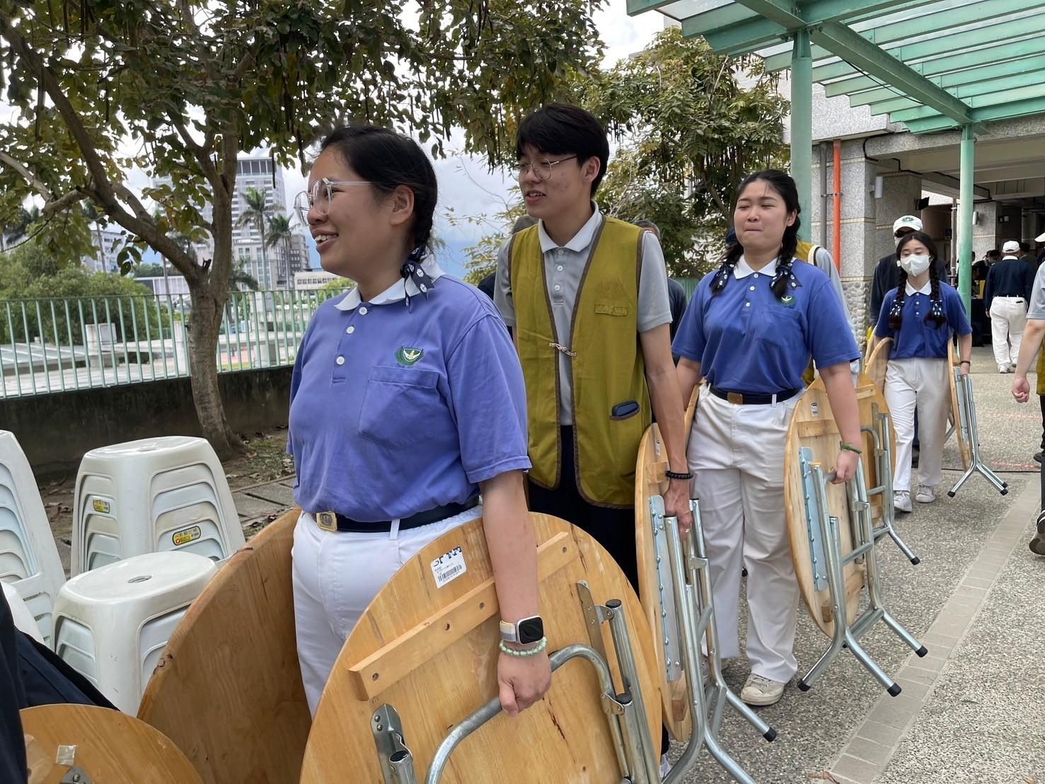 郭佳文坦言,扣除週一到週五上課,幾乎週末都沒待在宿舍,因為「如果我不在慈濟,就是在往慈濟的路上!」