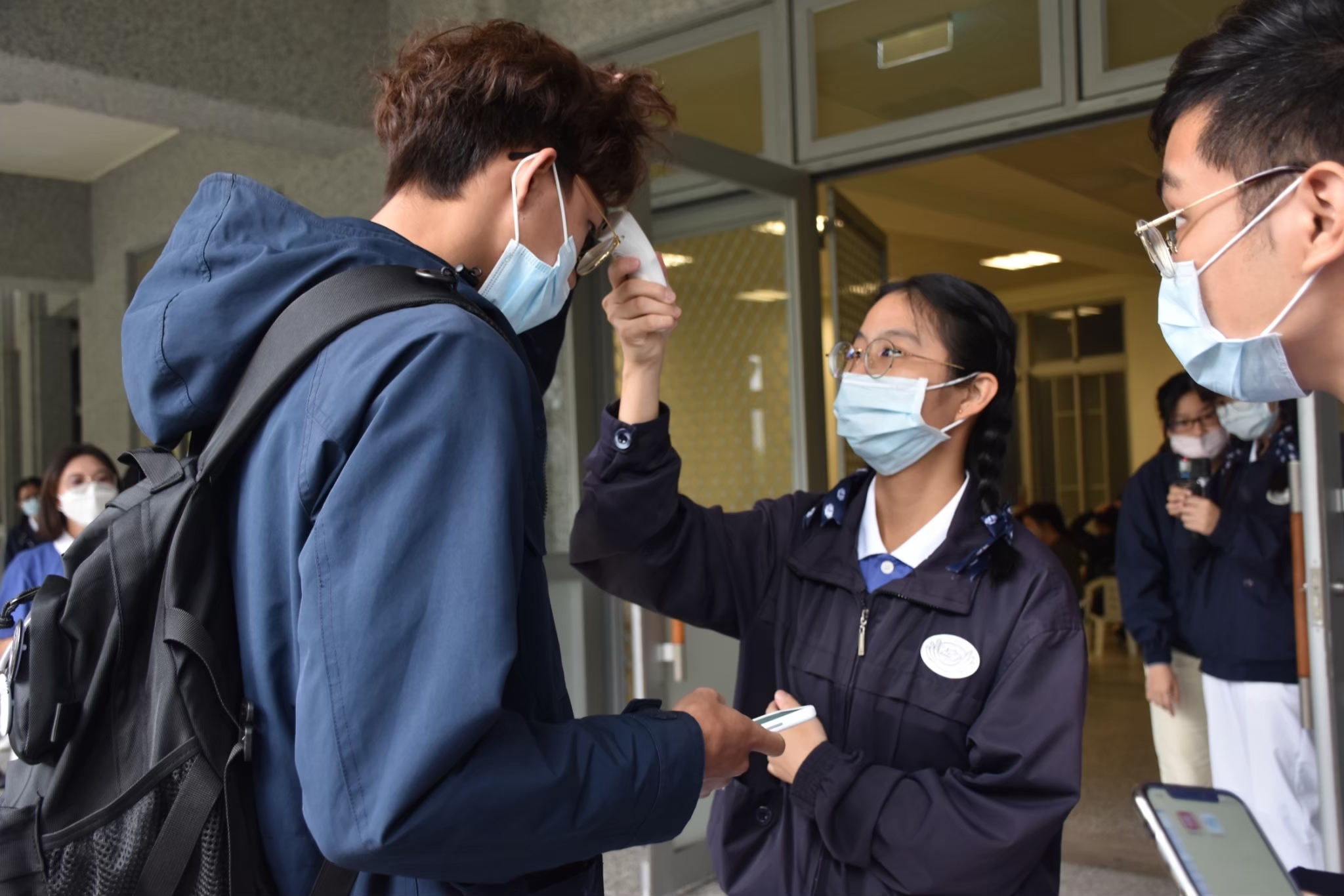 透過志工服務,體會了「見苦知福」,張祺漩不再鑽牛角尖,個性也變開朗了。