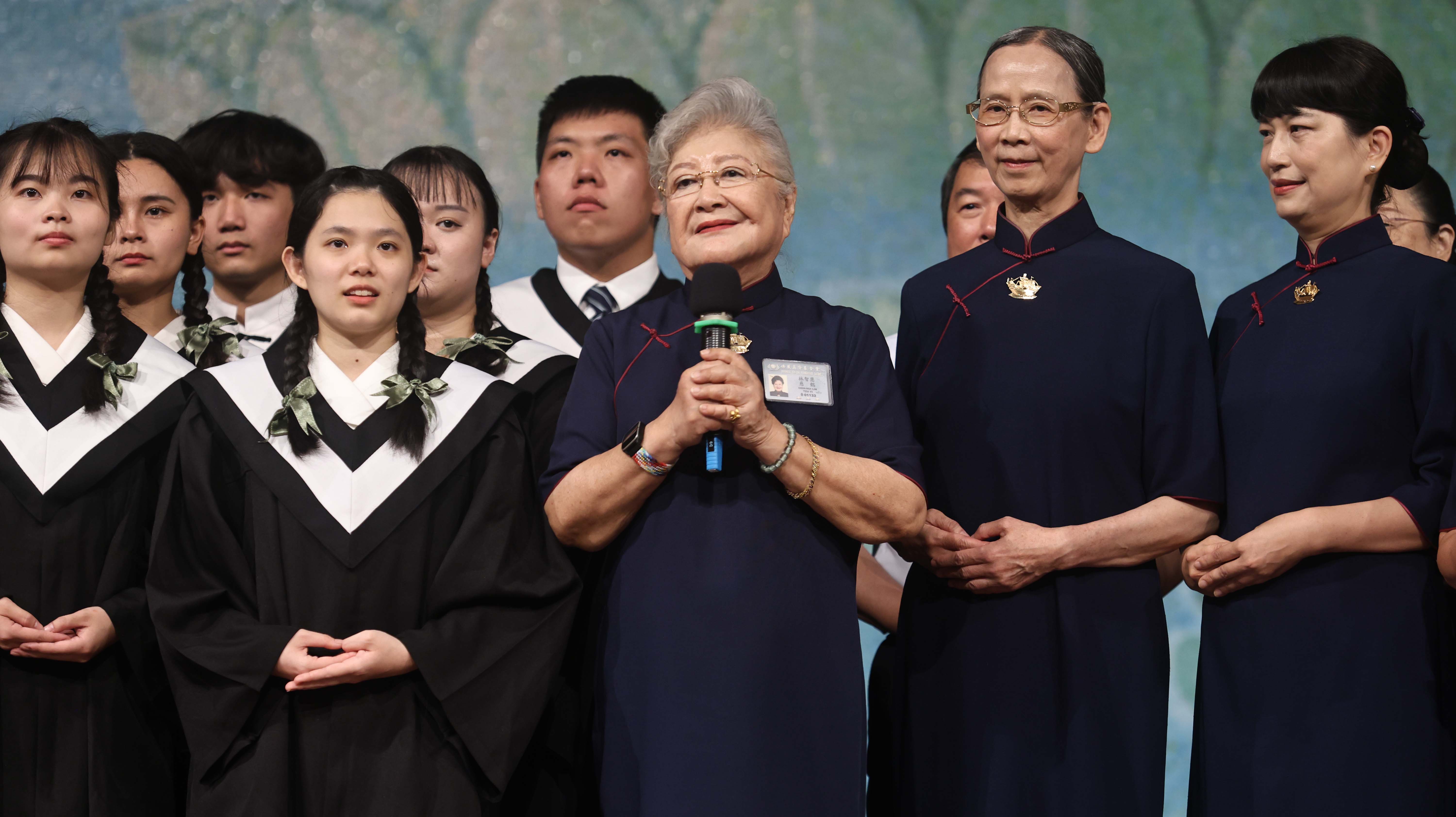 從創校至今,一直陪伴孩子的懿德媽媽林智慧感恩家長把孩子送來慈濟,讓我們得以發揮母愛。