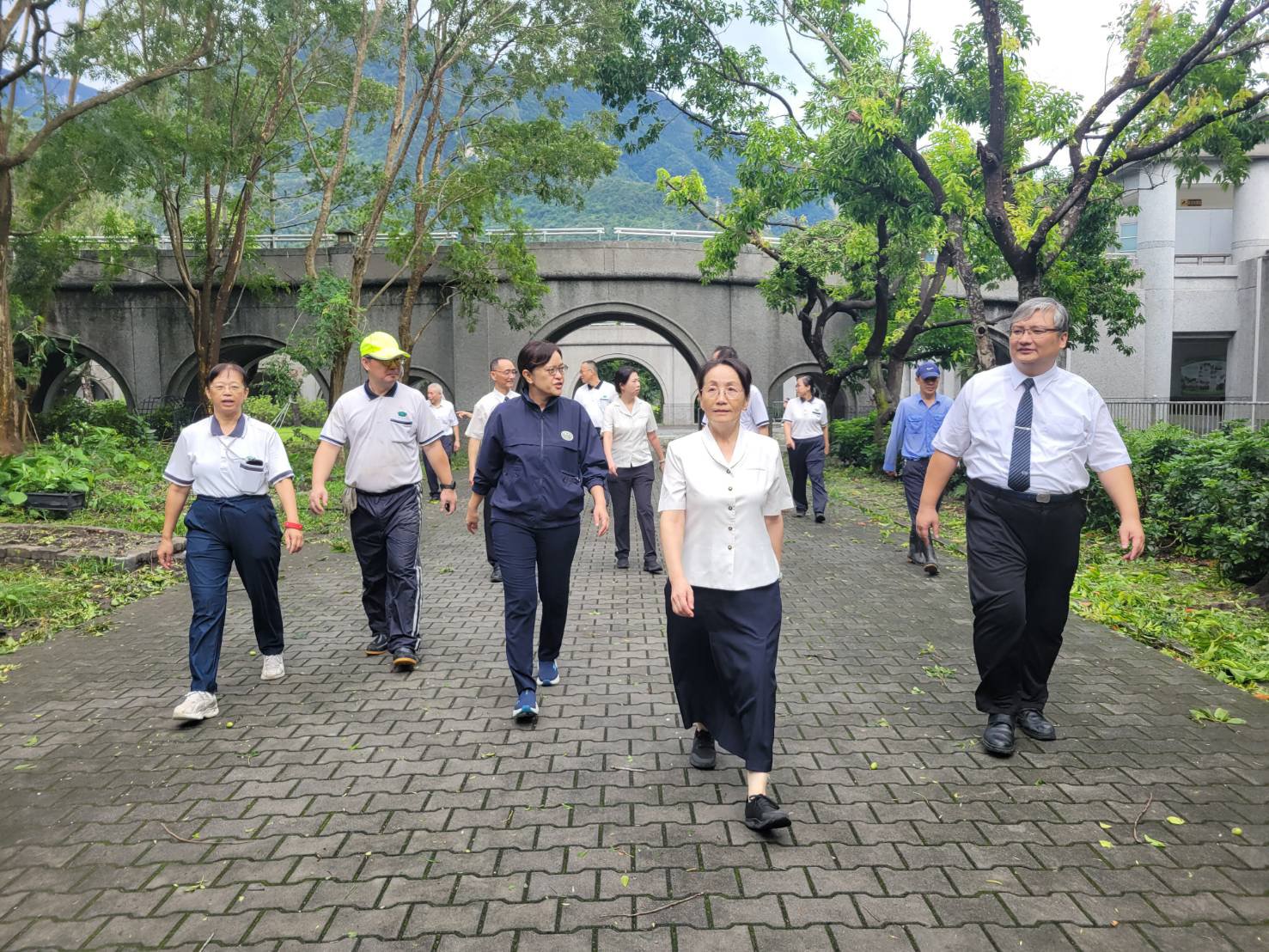 劉怡均校長到校關心