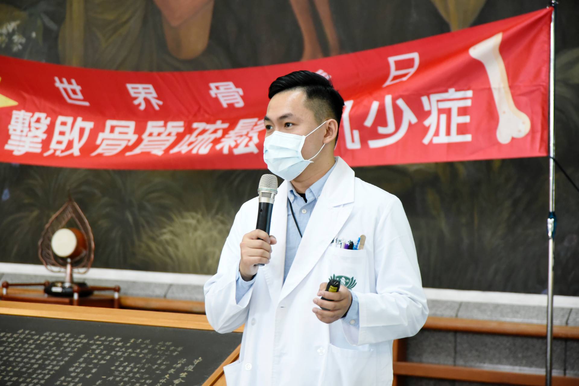 大林慈濟醫院骨鬆防治中心陳宥廷主任表示,根據統計台灣的髖部骨折發生率是亞洲區第一和全世界第九,而這跟骨質疏鬆症息息相關,民眾應正視骨鬆的問題。