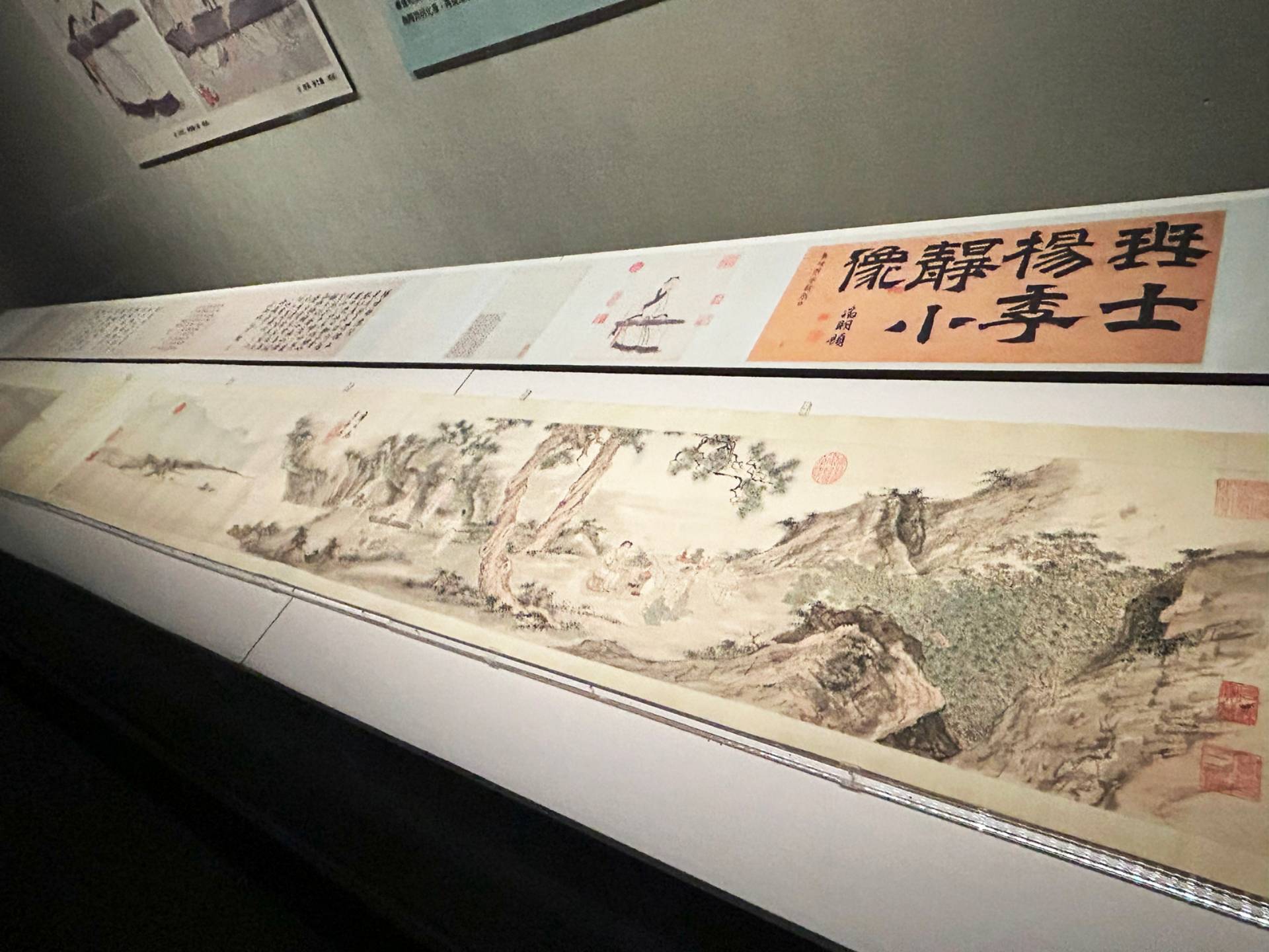 唐寅〈琴士圖〉首次來到南院,輕靈線條和淡雅色彩烘托閒適恬淡的氣氛