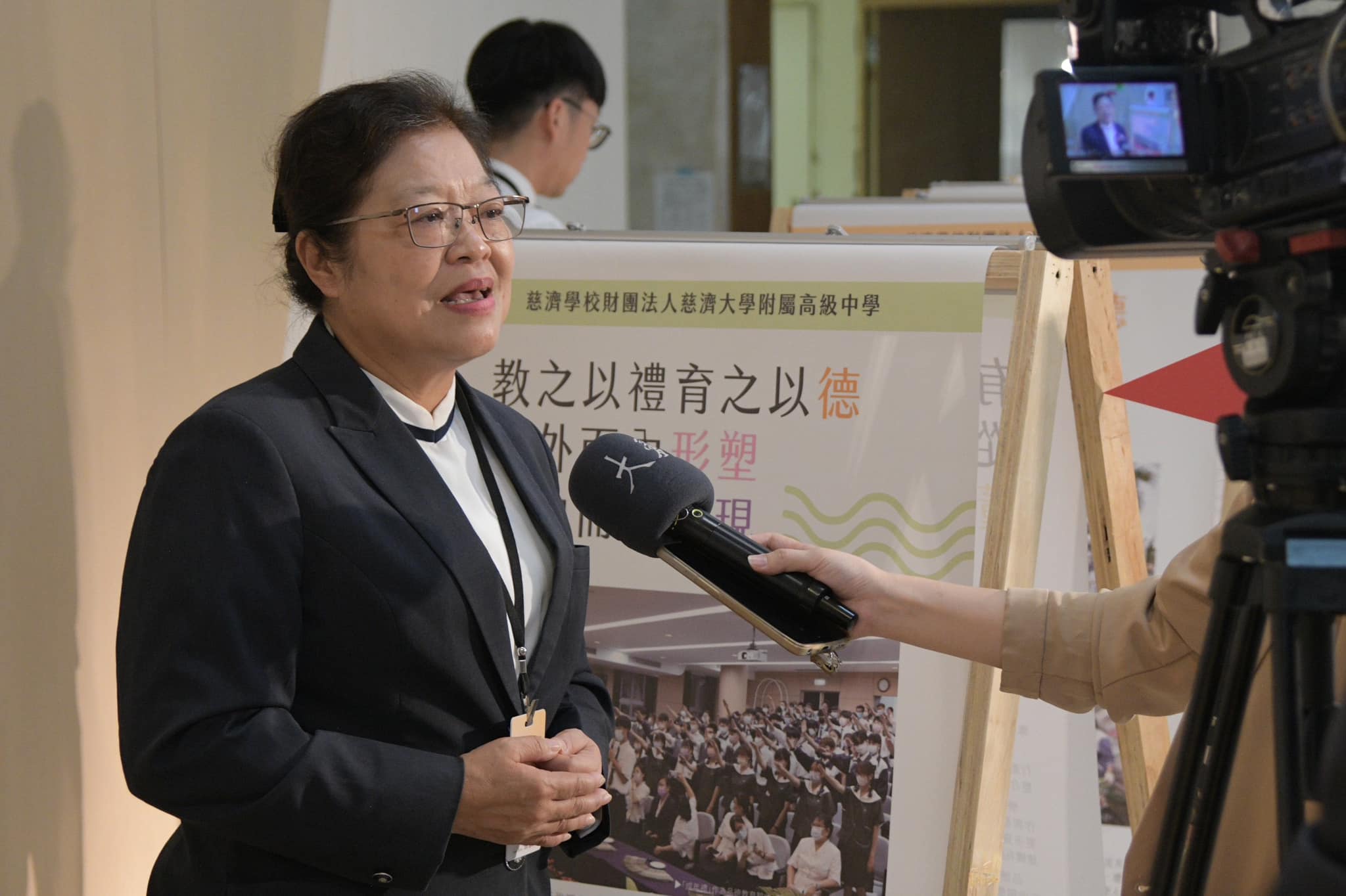 校長李玲惠接受大愛台的訪問。