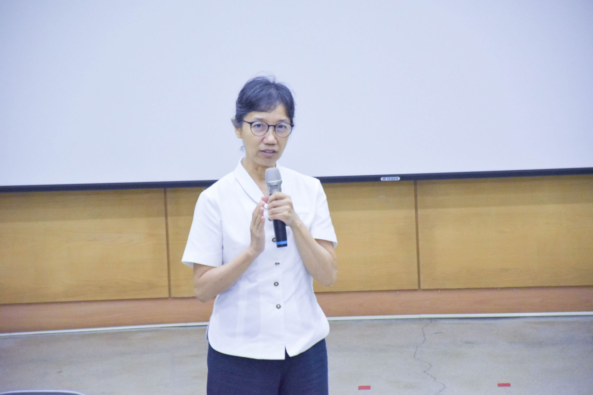慈大經營管理學系陳皇曄老師勉勵同學們,紮實的基本功是成功的基礎