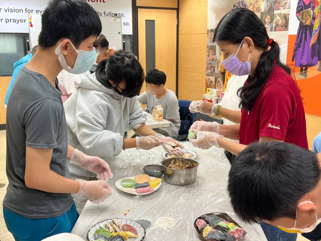 家庭感恩宴,孩子親手料理向父母表謝意BCD