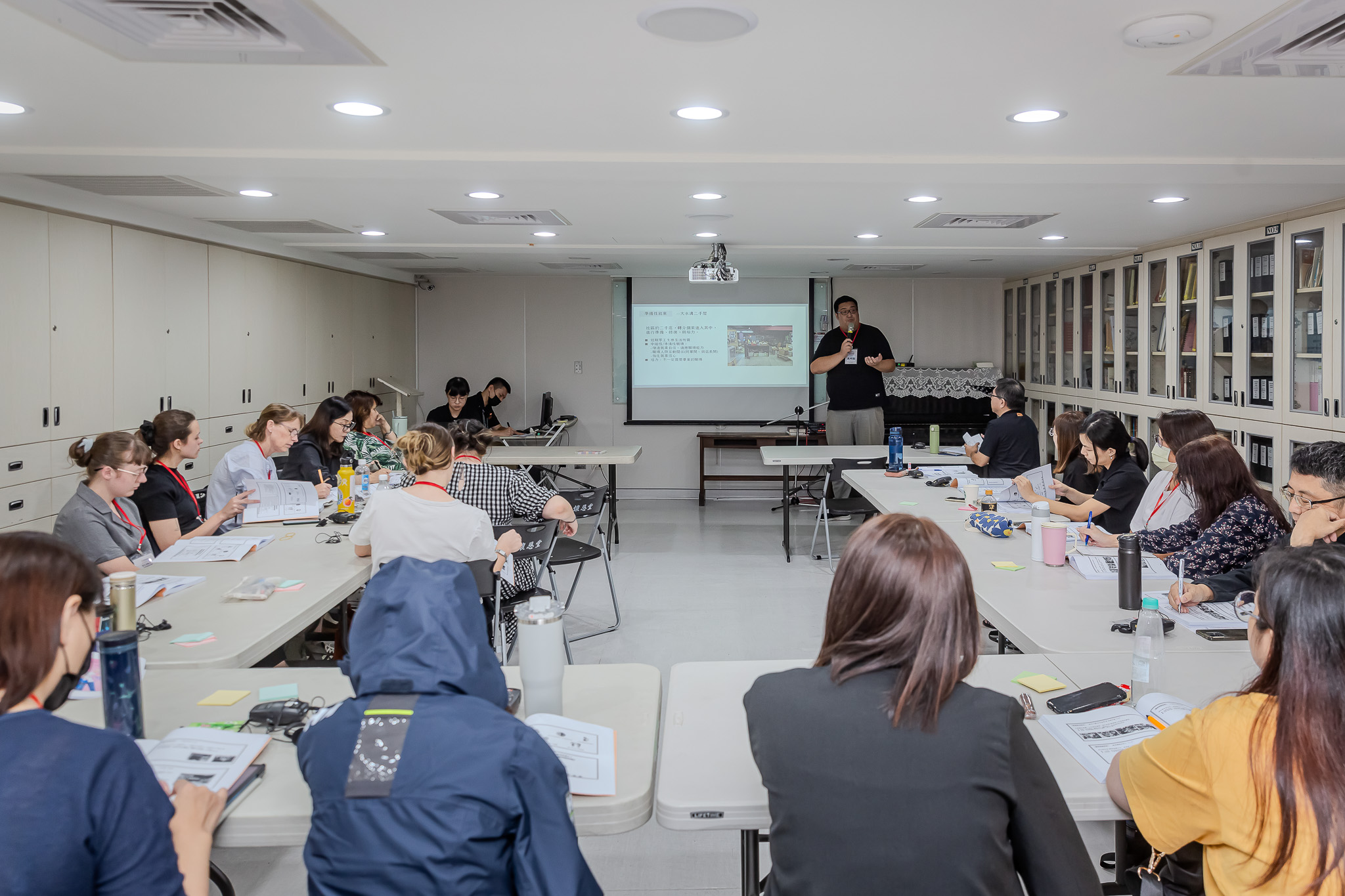 台灣社區實踐協會社工師馬明毅分享大水溝二手屋案例,令人印象深刻。