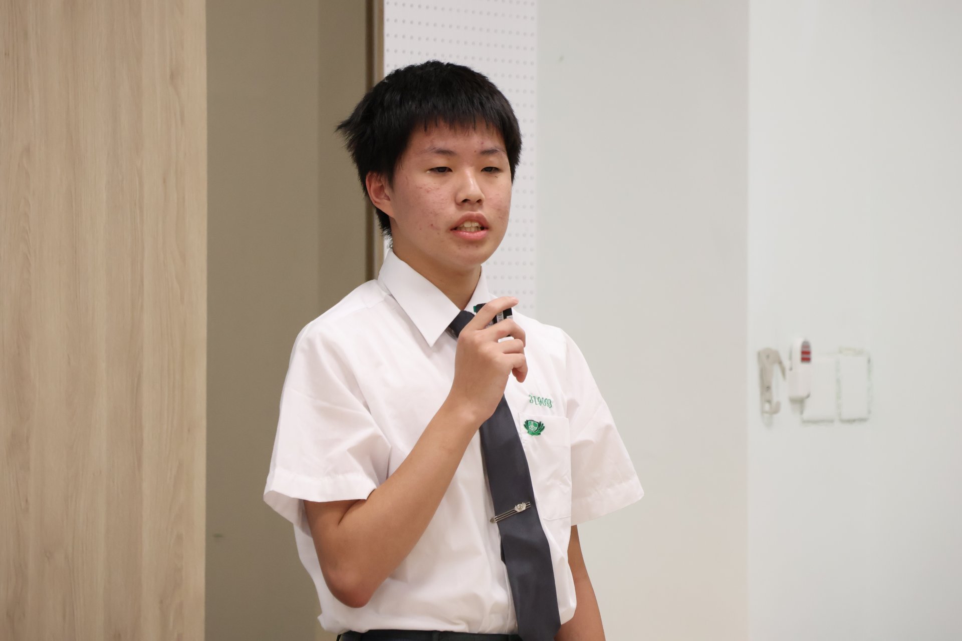 學生用英文分享修讀雙聯學程的動機與期待
