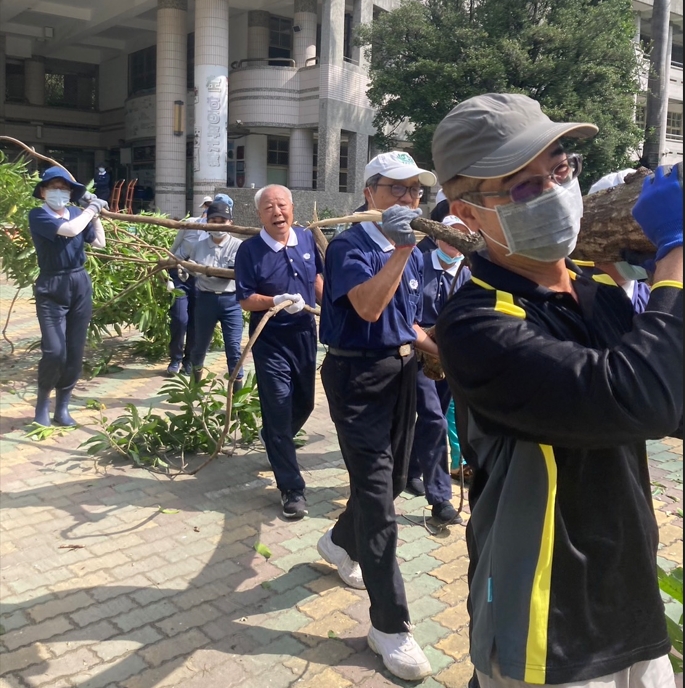 根據高雄市政府災害統計資訊,路樹災情累計件數(不含公園樹木)截至10月5日統計達2269 棵。