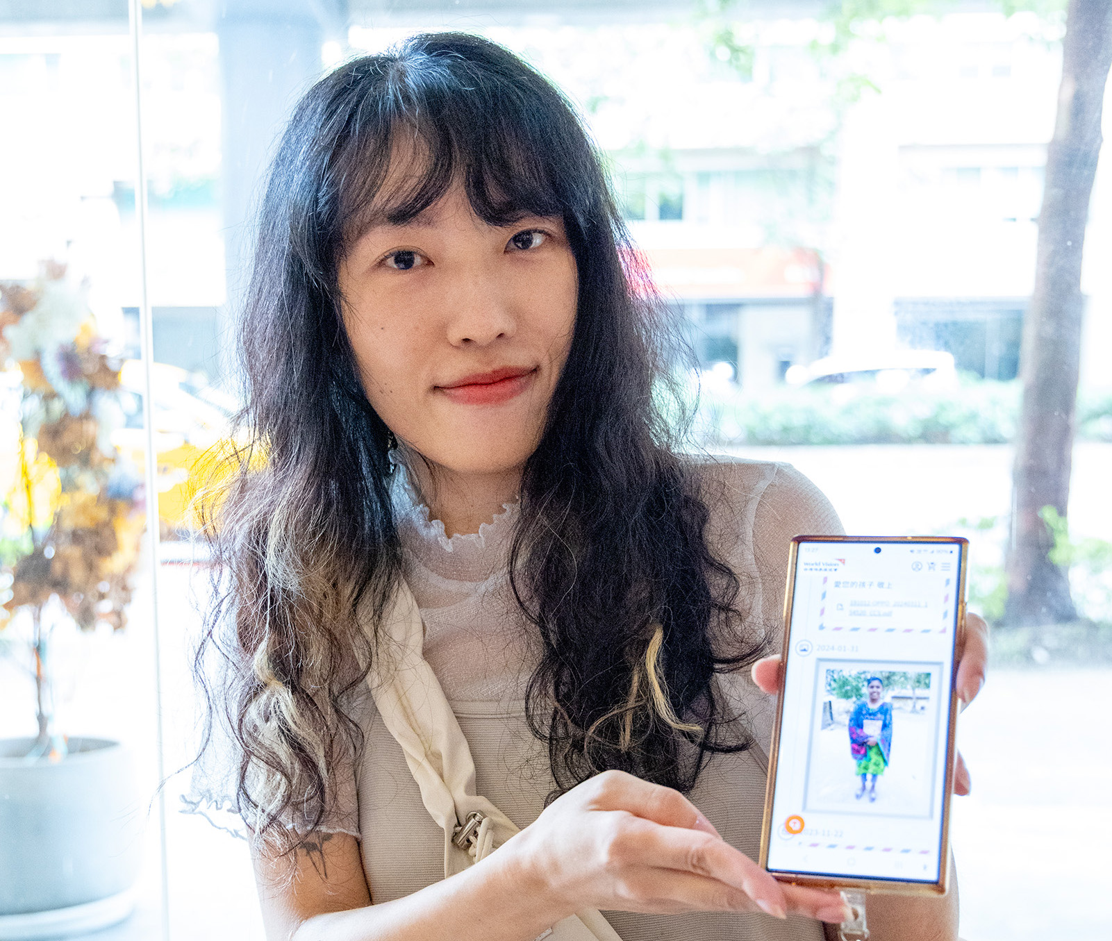 資助人劉小姐從孟加拉女孩5歲時就開始資助她,如今已是17歲少女,一路陪伴孩子穩定求學、朝夢想邁進,她覺得感恩又欣慰。