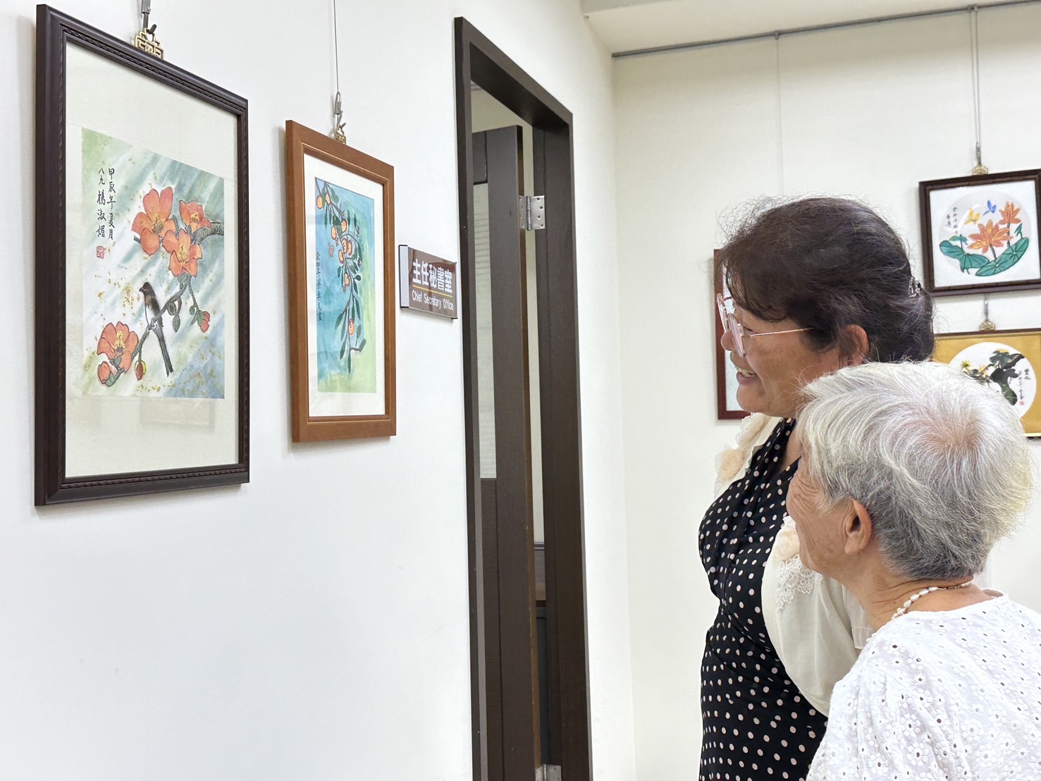 90歲的楊淑媚女士從畫中找到心靈寄託。