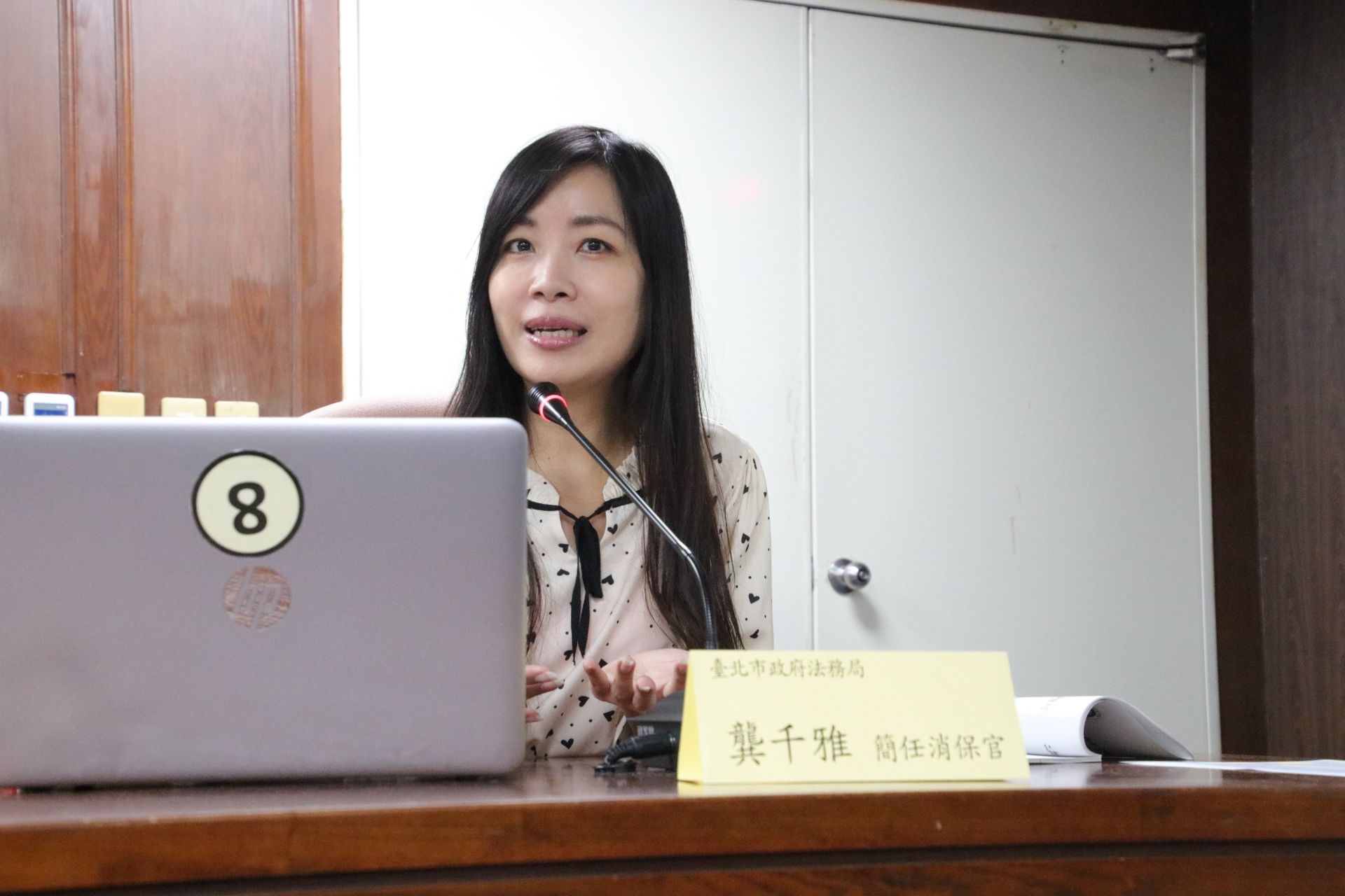 臺北市政府法務局消保官龔千雅指出新型態詐騙:購物簡訊真假很難分辨,有任何消費疑義,可撥打消費者服務專線「1950」尋求消費諮詢及申訴。