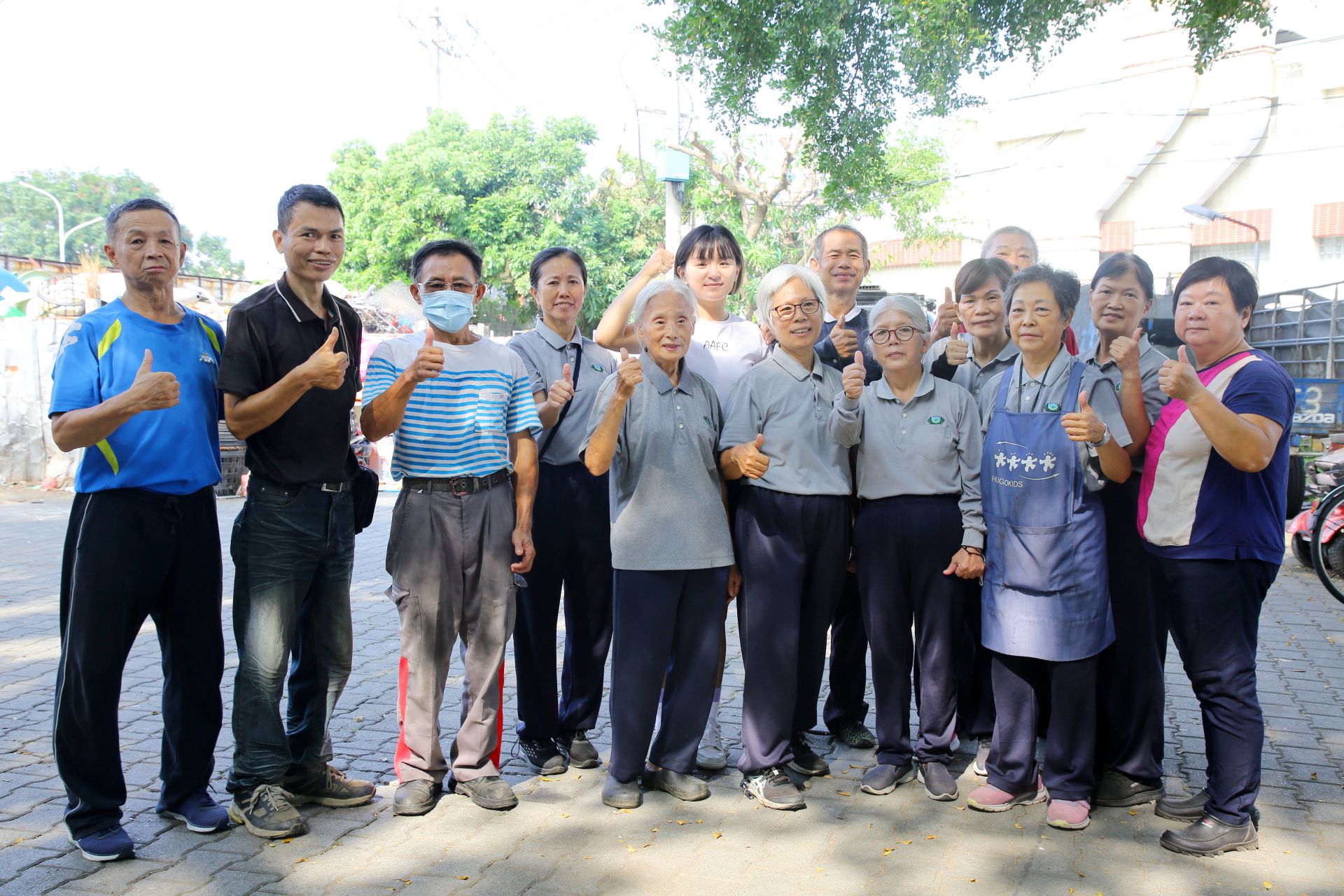 嘉義活齡運動中心社區巡迴肌力運動開跑,來到慈濟嘉義志業園區帶動志工及民眾做激勵運動,教導正確運動預防老化並找回活力。