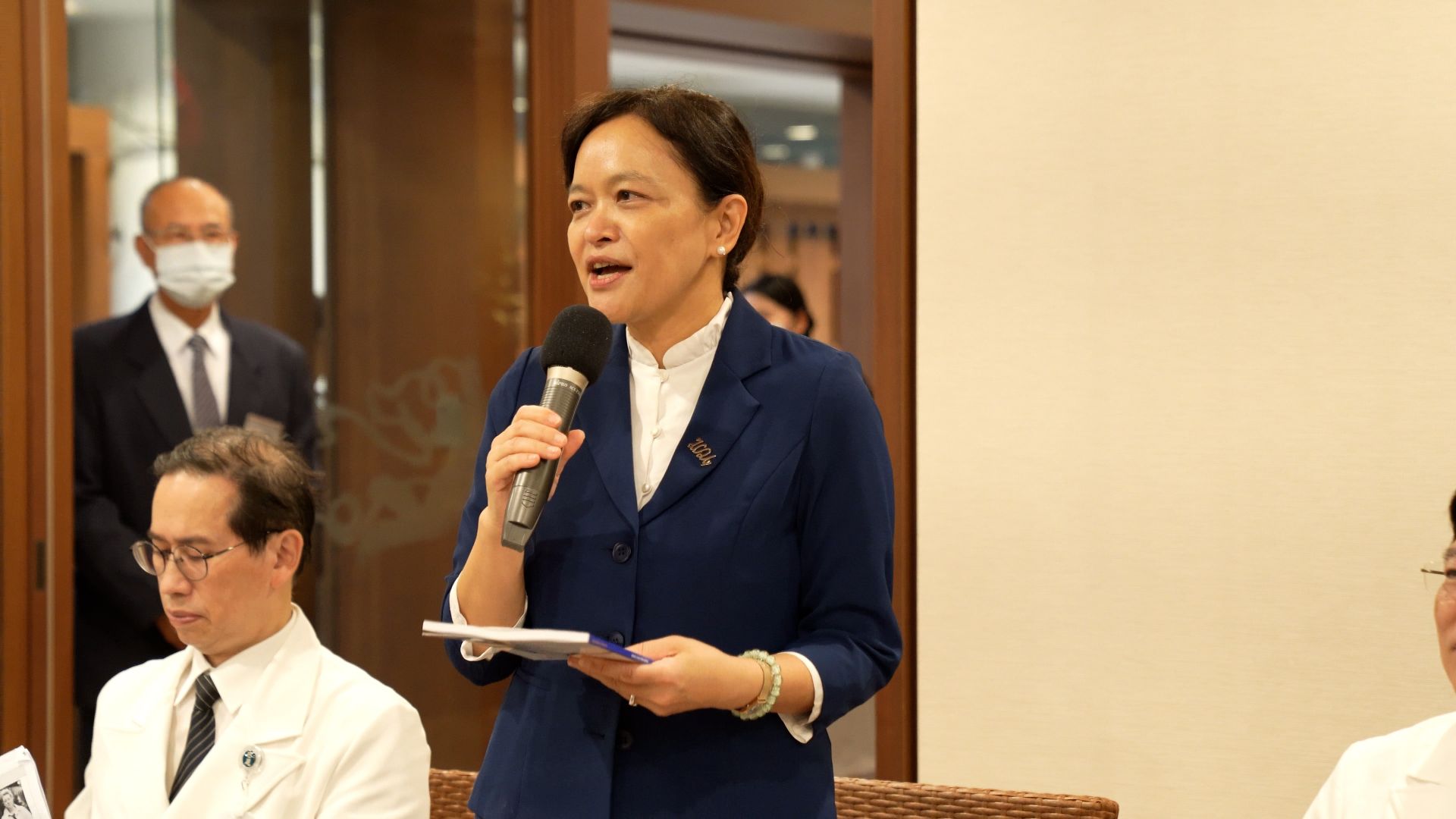 慈濟大學校長劉怡均表示,贈予瓜地馬拉大使館中文版的《波波爾烏》作為公益使用,也送給花東地區的國小學童,增進原住民文化認同。