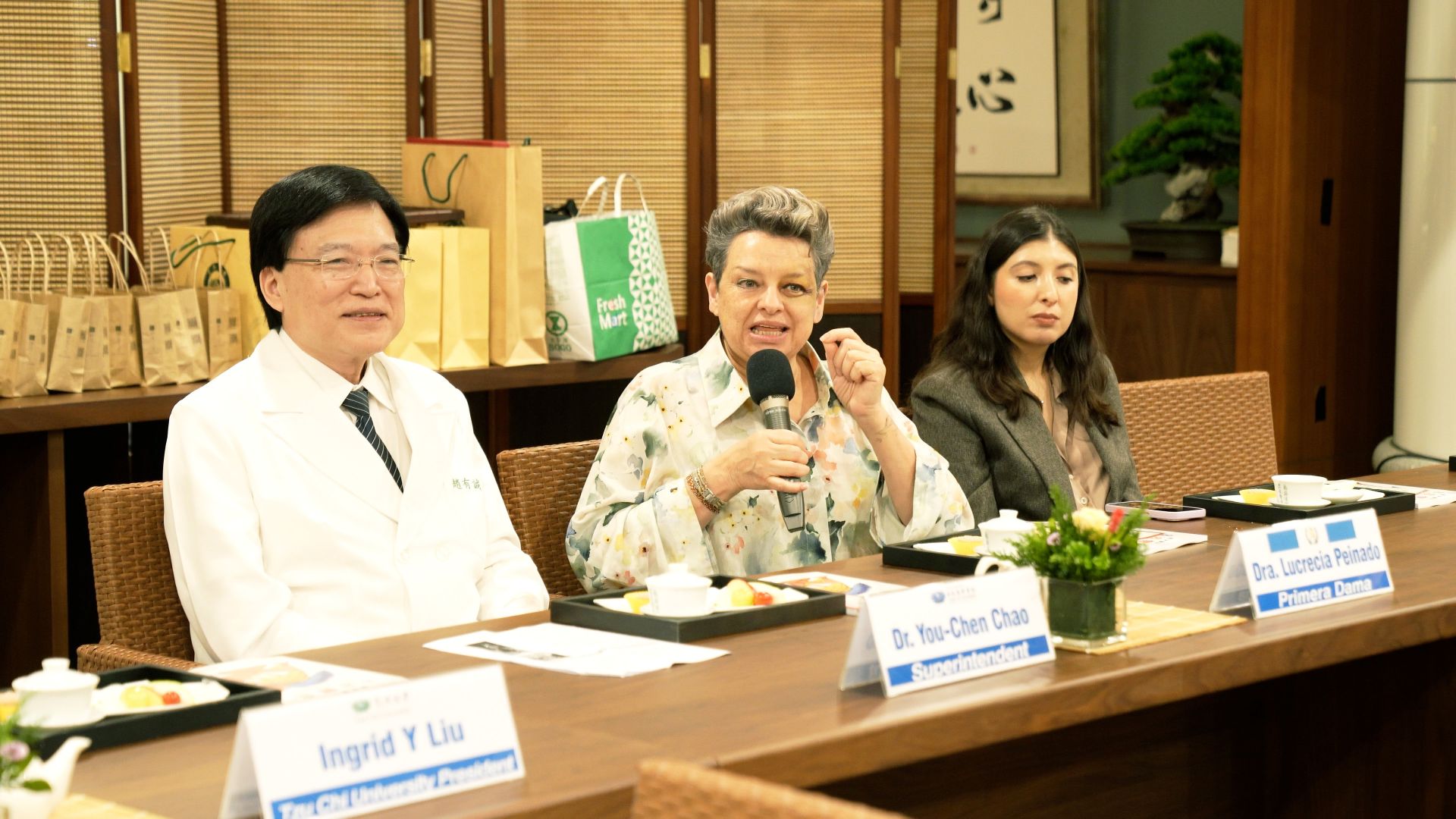 瓜地馬拉第一夫人Dr. Lucrecia Peinado表示,這次參訪台北慈院,除了了解醫院的運作方式外,想藉此機會進一步了解佛教精神的核心及慈濟醫療獨有的特色。