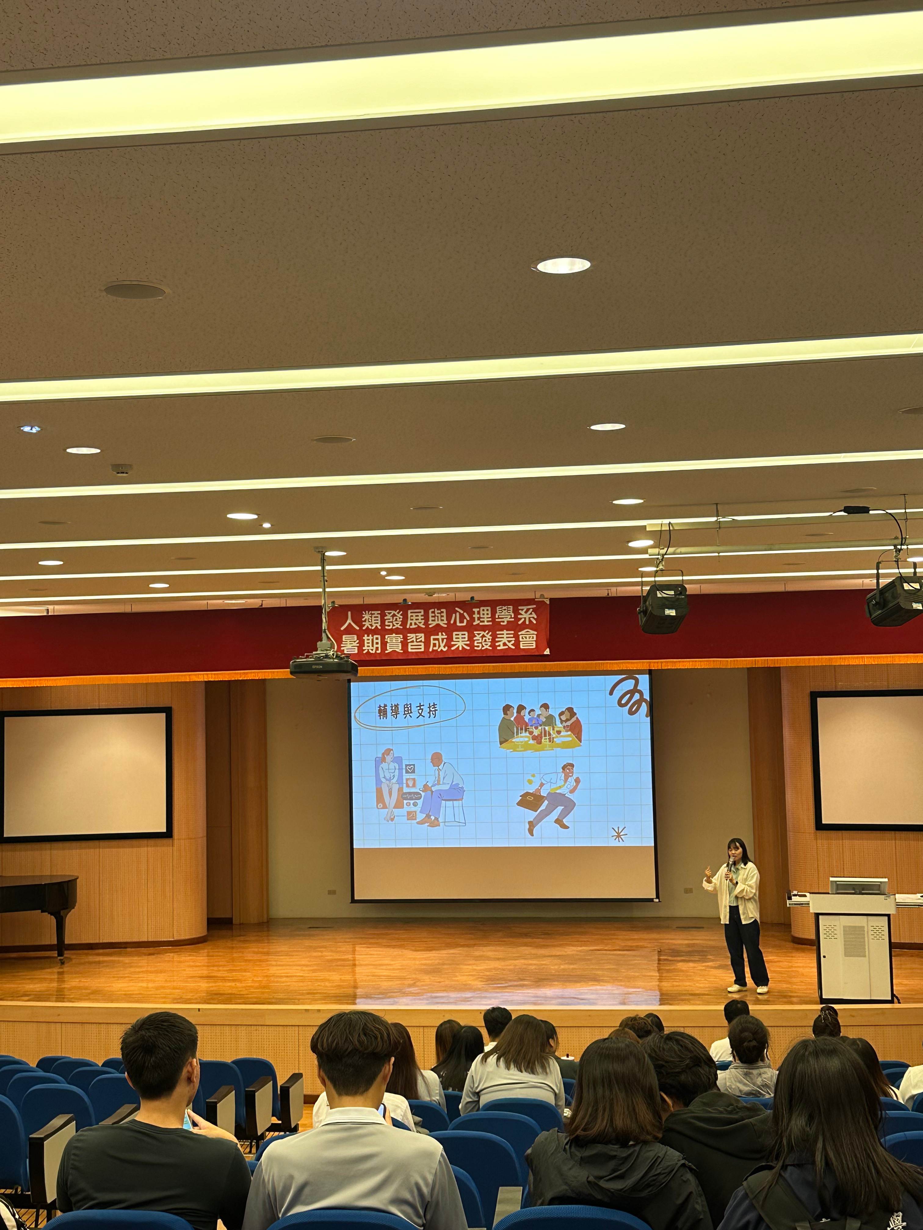 蔡珮文個案管理師(慈大107級人發心系),分享毒品防治個案管理的心路歷程。