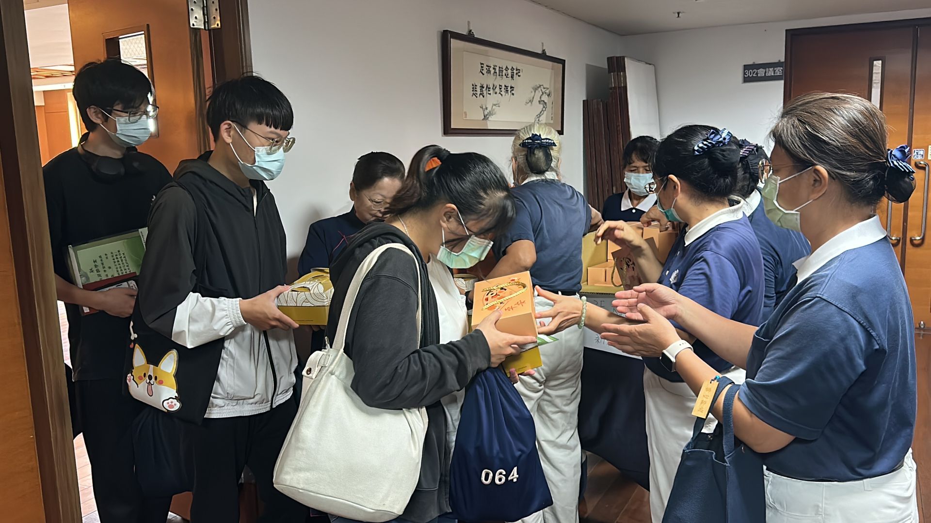 彰化慈濟於10月26日舉行新芽獎學金頒獎典禮，表彰逆境中仍努力向學的清寒學子。