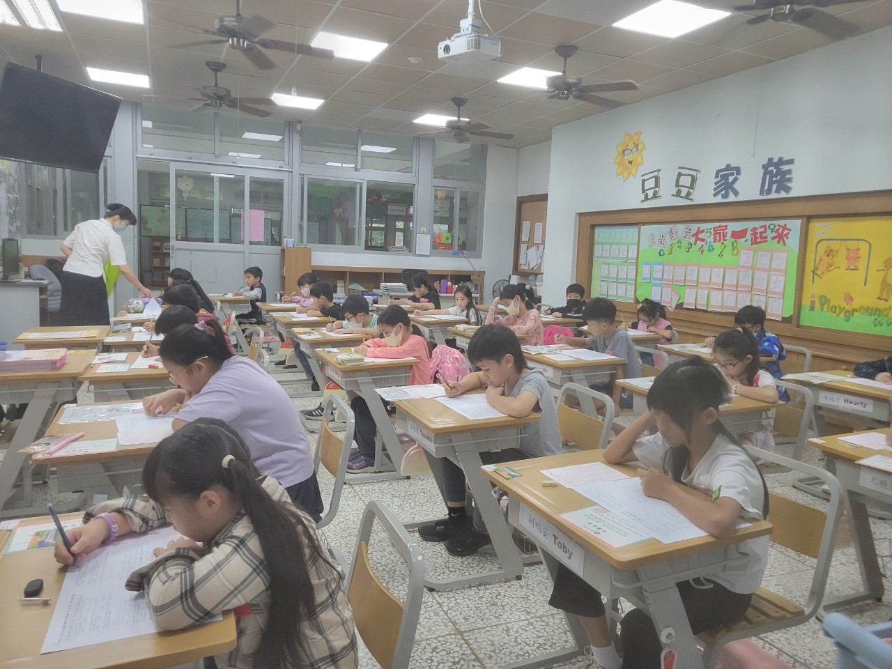 巡視國小考場