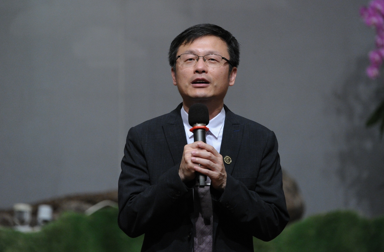 新北市教育局張明文局長上台致詞表示,感謝慈濟基金會及許多善心人士長期關懷弱勢家庭的孩子,讓他們在逆境中用功向上,將來用自己的力量改善家庭困境。