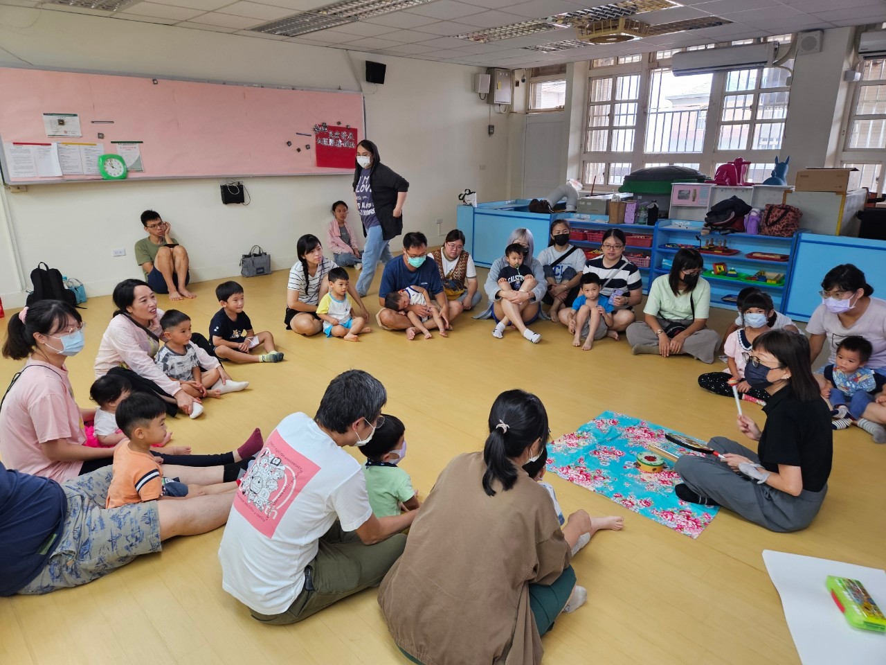 共有12組親子參加,家長反映熱烈
