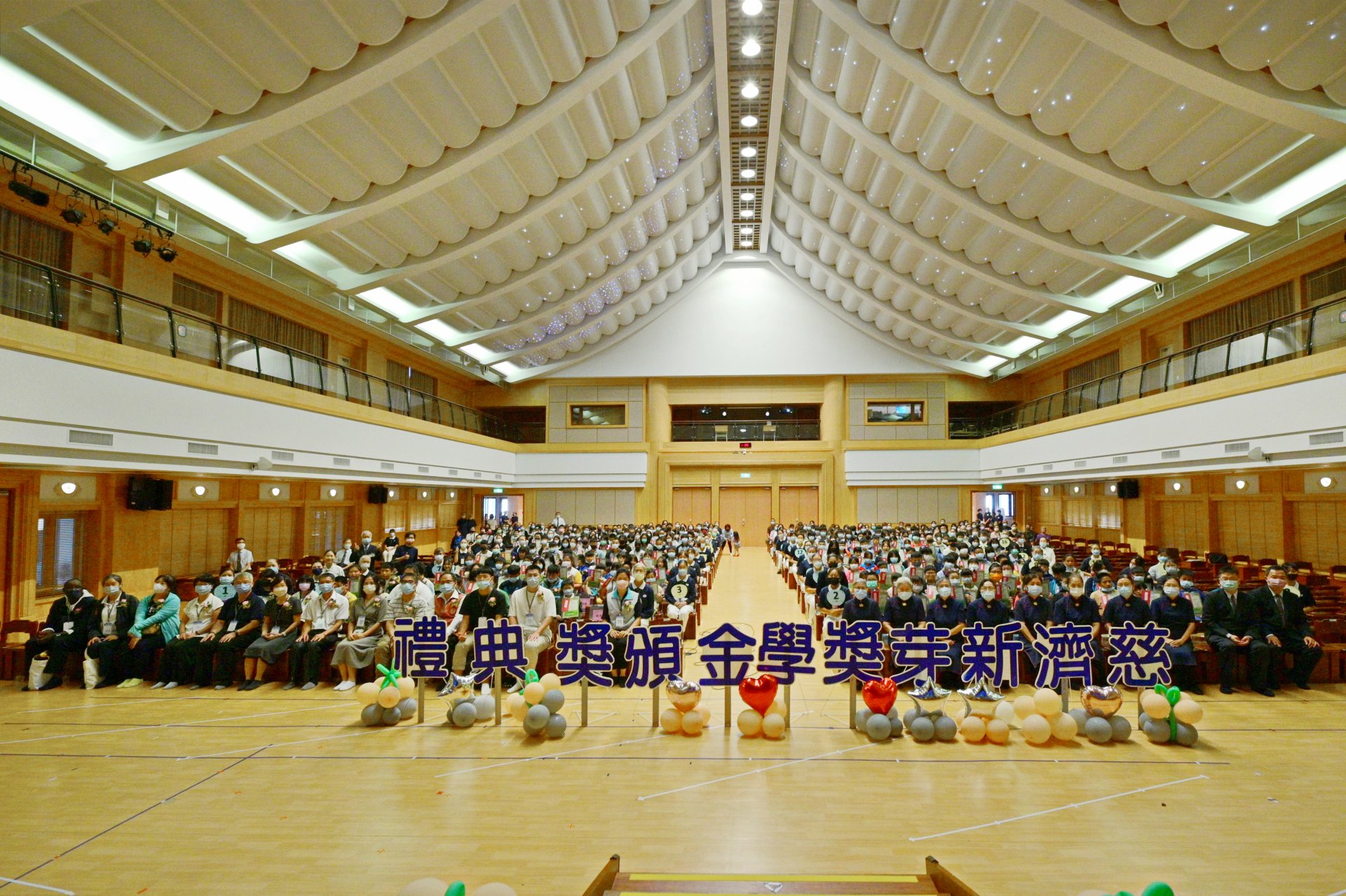 10月27日新竹靜思堂舉辦「2024年新芽獎學金頒獎典禮」,計204位學子獲新芽獎學金。