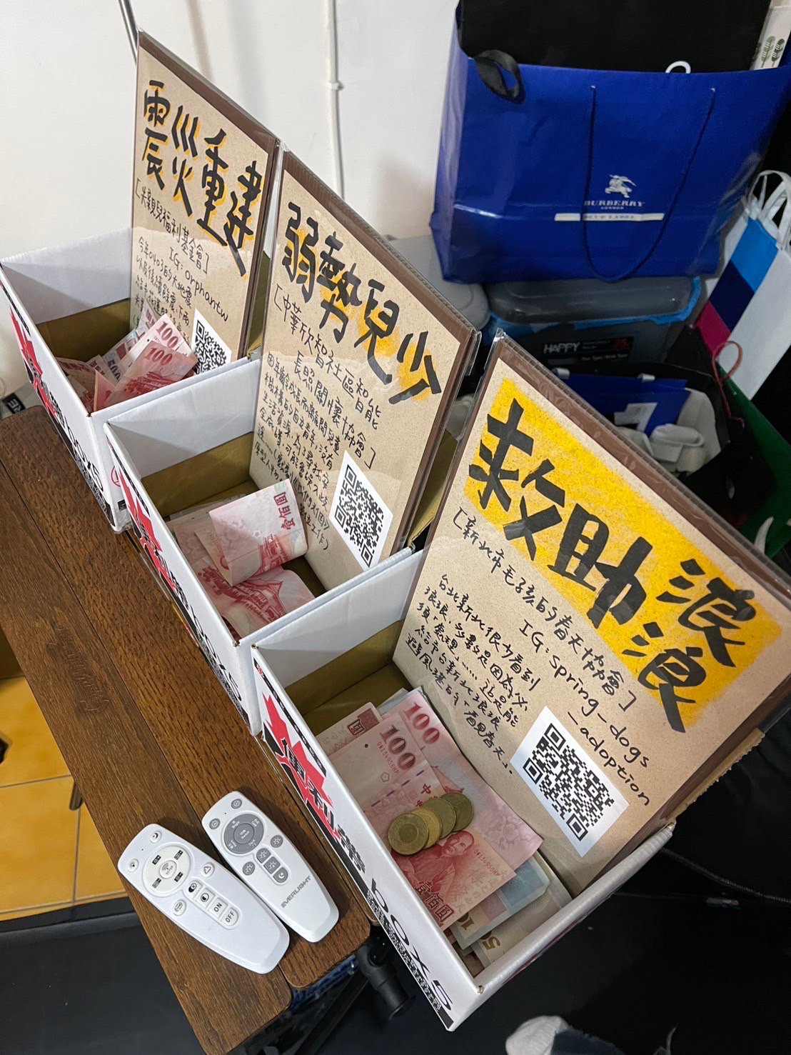 大愛劇《我們六個》演員黃薇渟想出「愛心轉運站」的點子,讓大家自己決定想捐助的單位。