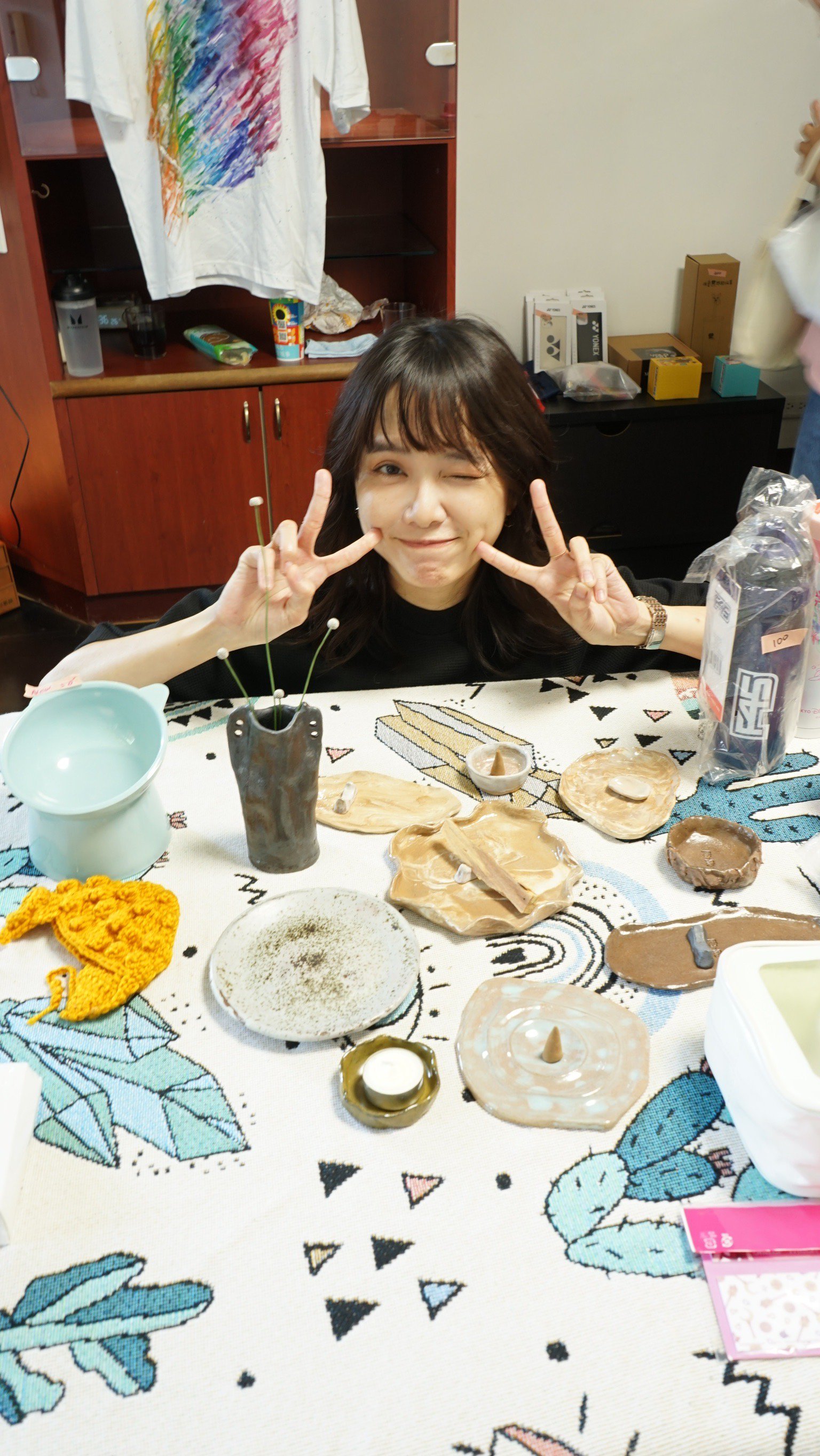 大愛劇《我們六個》演員方語昕手作陶藝品義賣,現場銷售一空