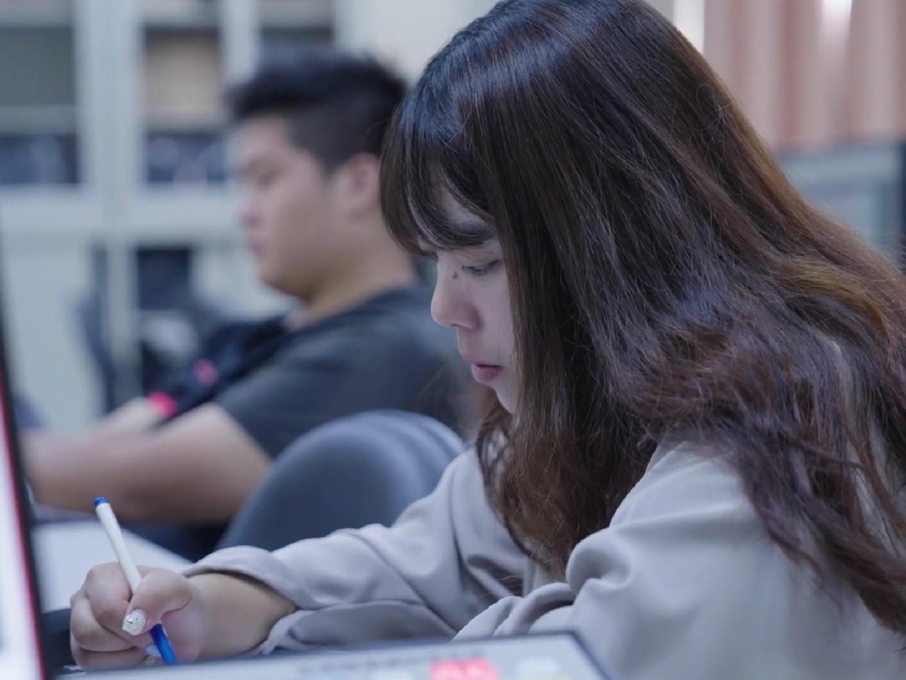 林寀綸同學於亞洲大學學習畫面