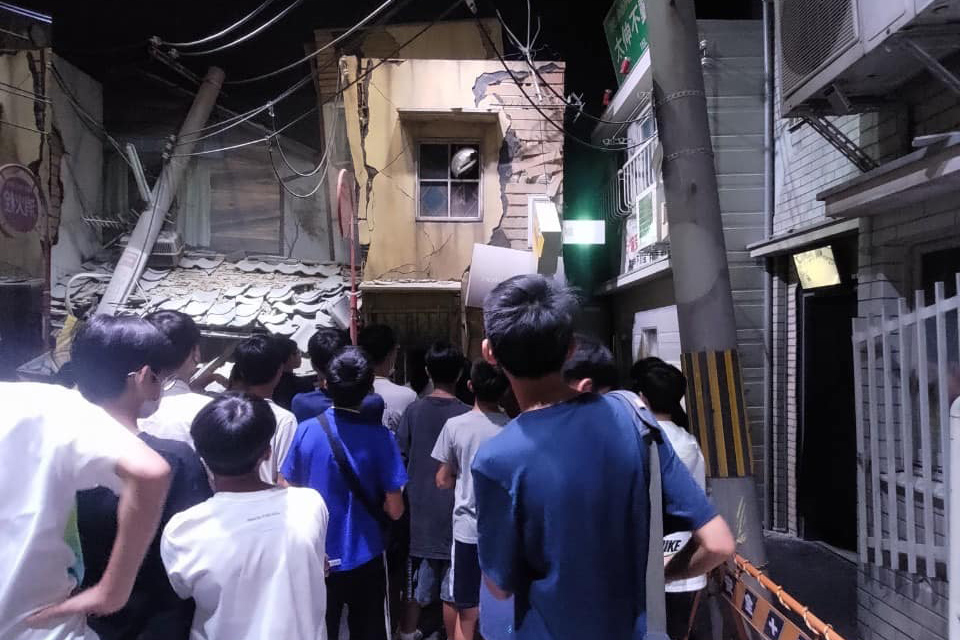 防災中心展館內災害建築物的模型,教育大家災區現場可能出現的危機和陷阱。