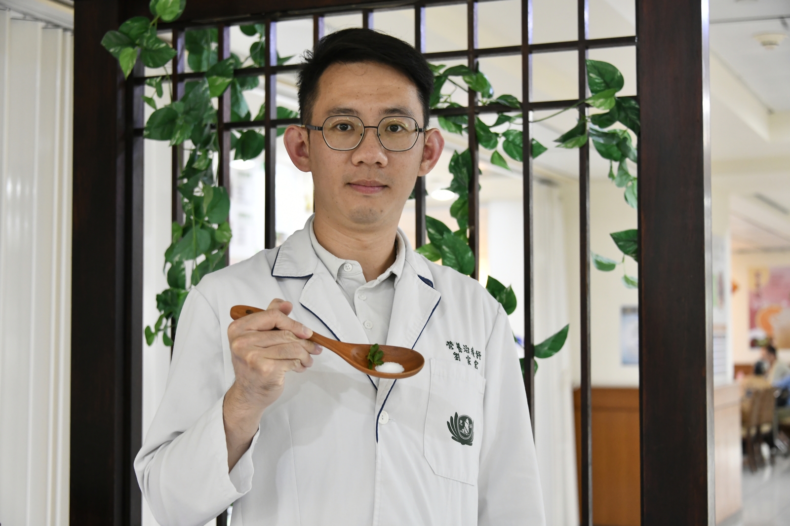 大林慈濟醫院營養師劉家宏建議,代糖無法滿足大腦的飽和中樞,少量、偶爾使用可以,長期而言,還是建議從原型食物中攝取,落實健康減糖。