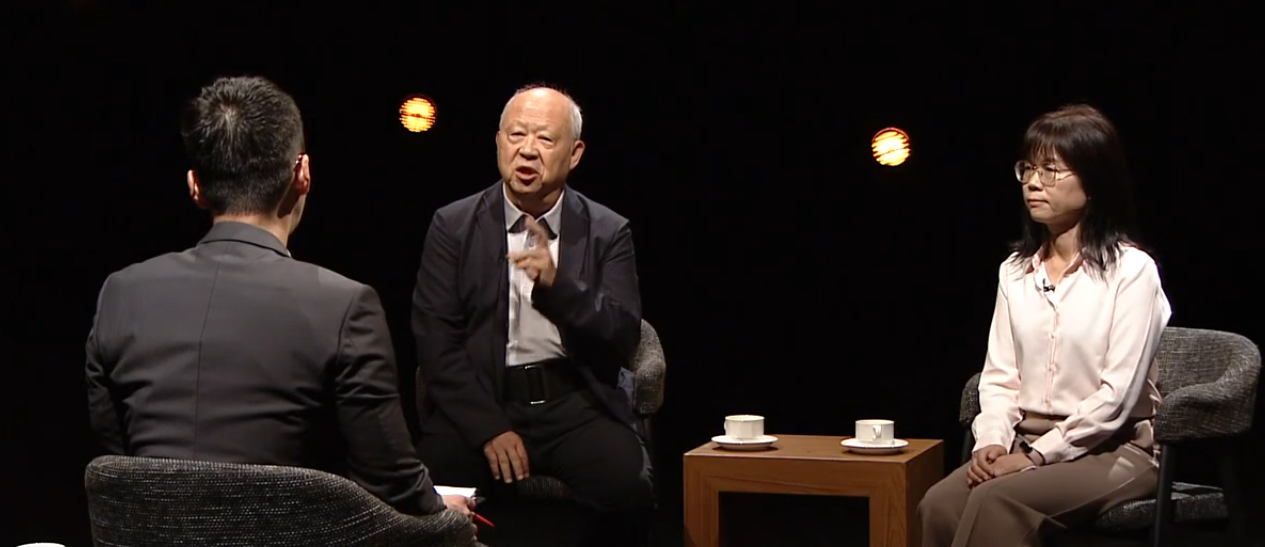 曹汶龍醫師(左)、花蓮縣失智症協會理事長曾敬惠,參加《你好,我是誰2》映後特輯。
