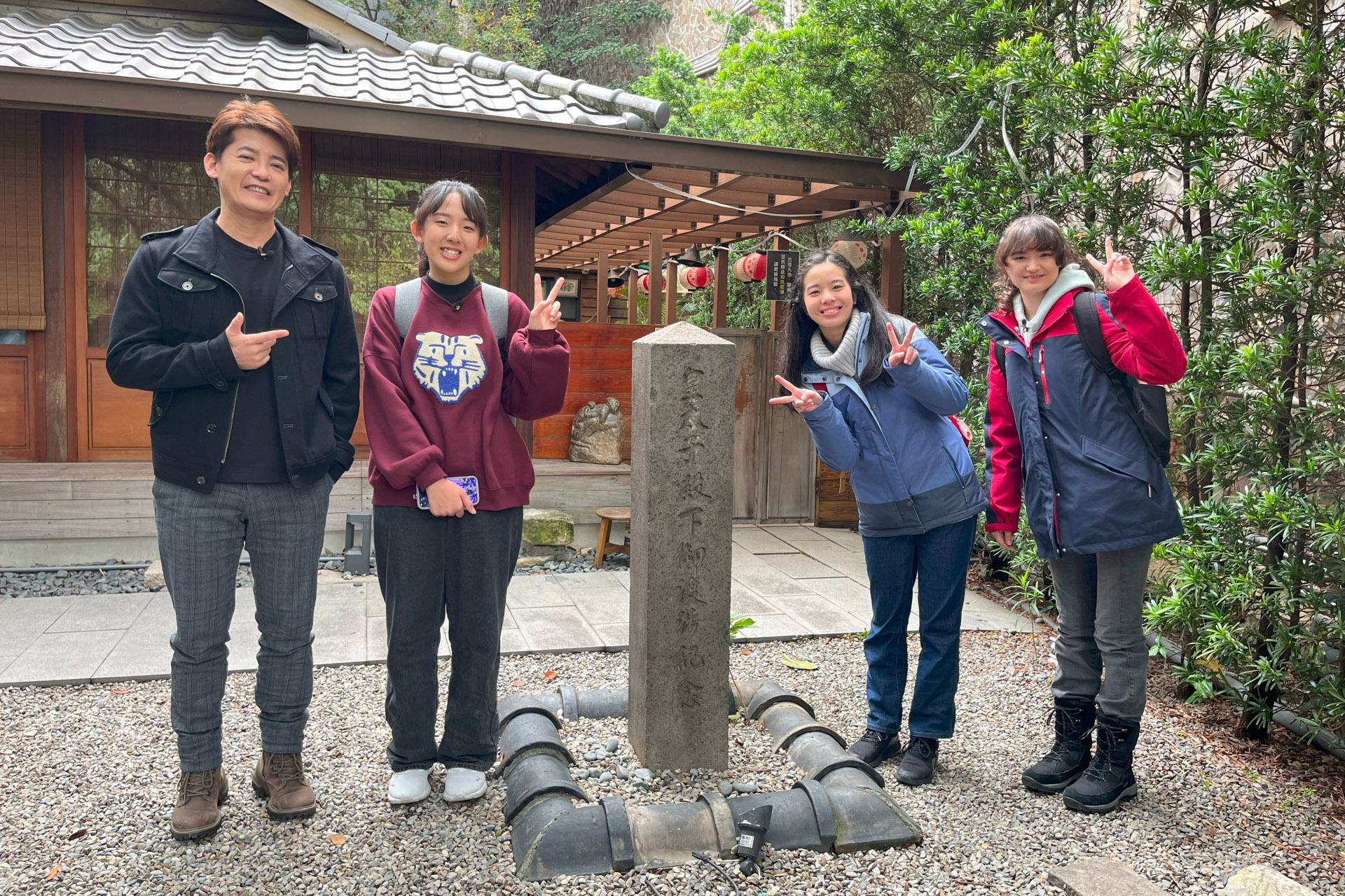 謝哲青更持續突破自我,去年推出全新外景型態