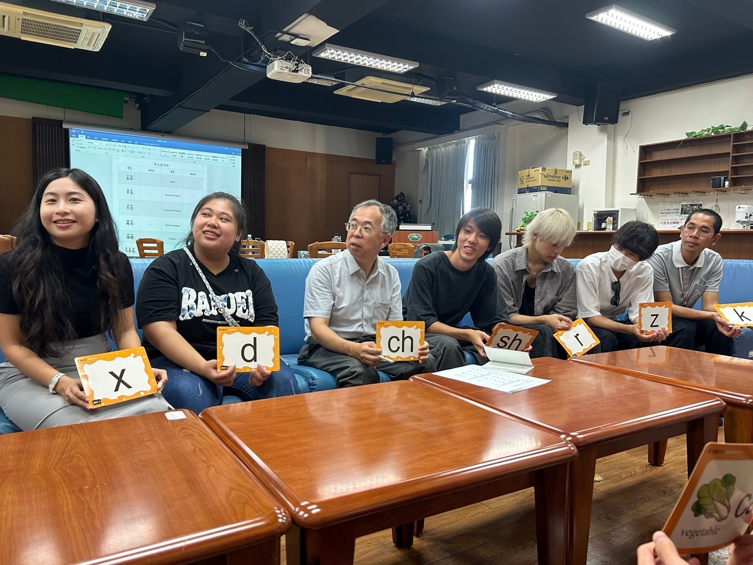 日籍學生來台不只上管理相關課程,還加碼學習中文溝通、中醫按摩、茶道體驗等。