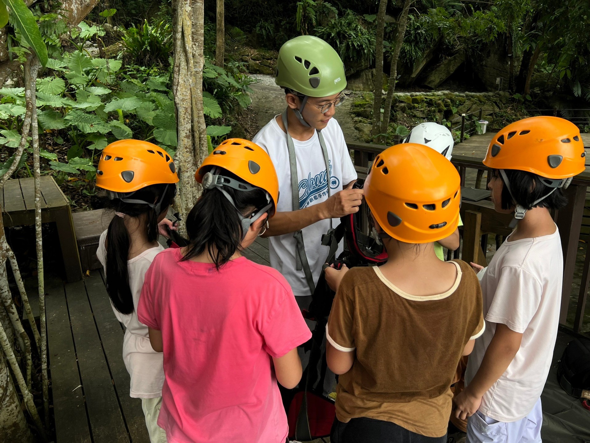 結業小旅行挑戰，挑戰攀樹認識裝備、了解安全守則