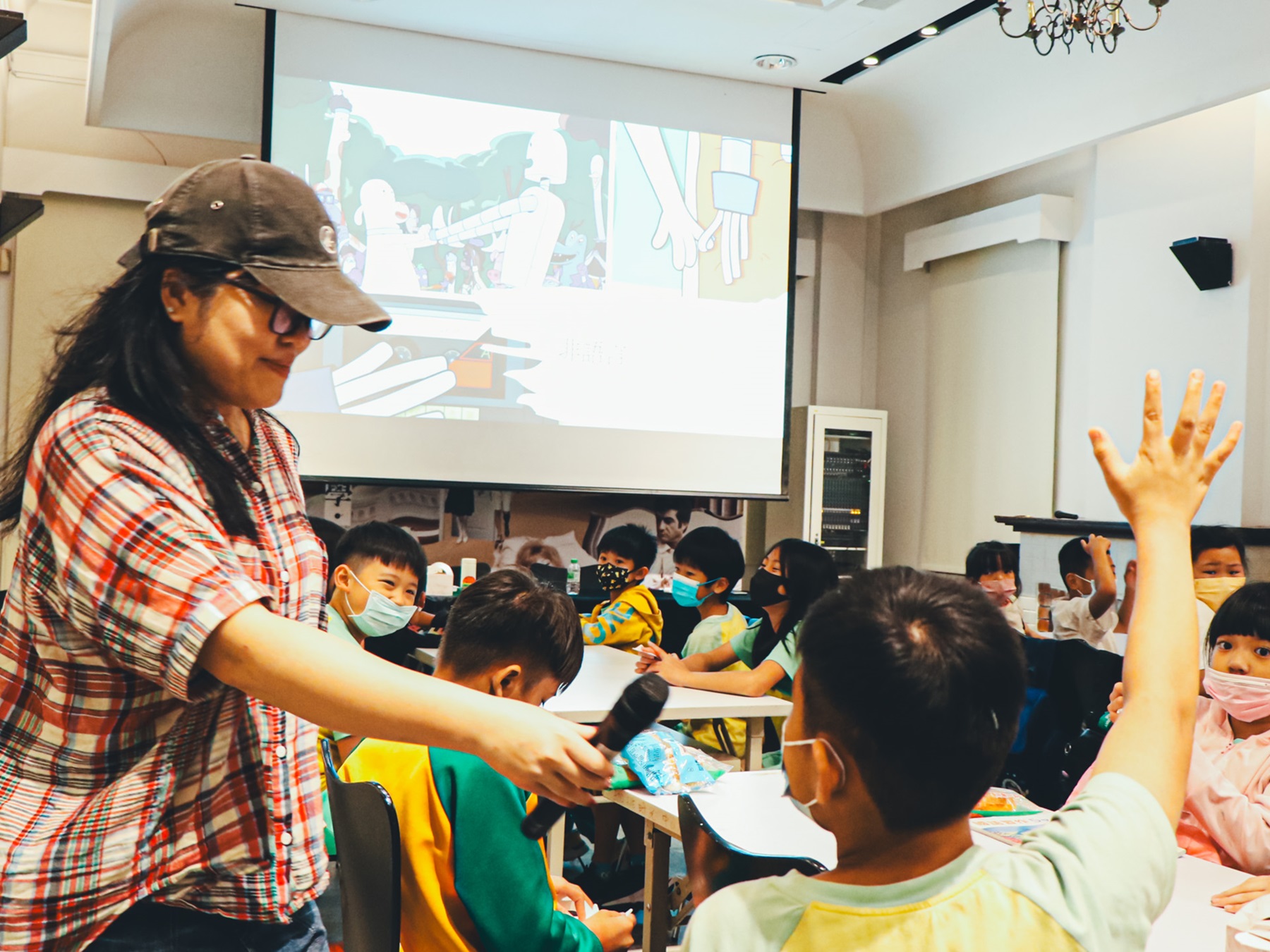 學生與專業講師分享電影觀後感想(光點台北x僑愛國民小學)