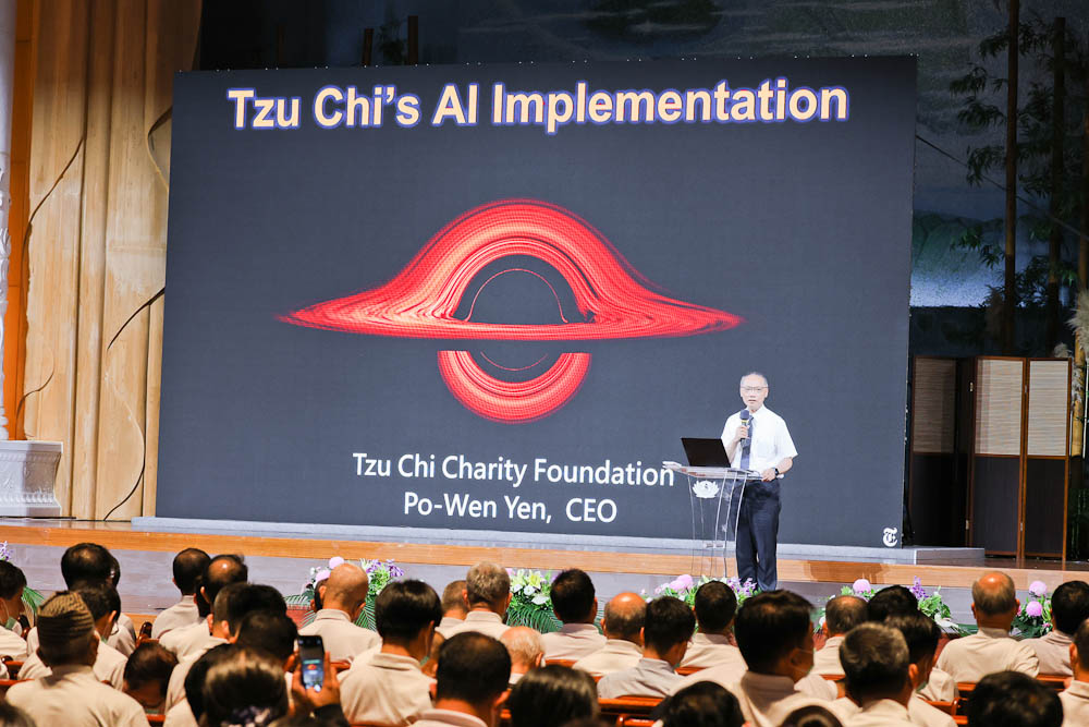 慈濟慈善事業基金會顏博文執行長演講，探討慈濟如何使用人工智慧（AI）來提升慈善工作。