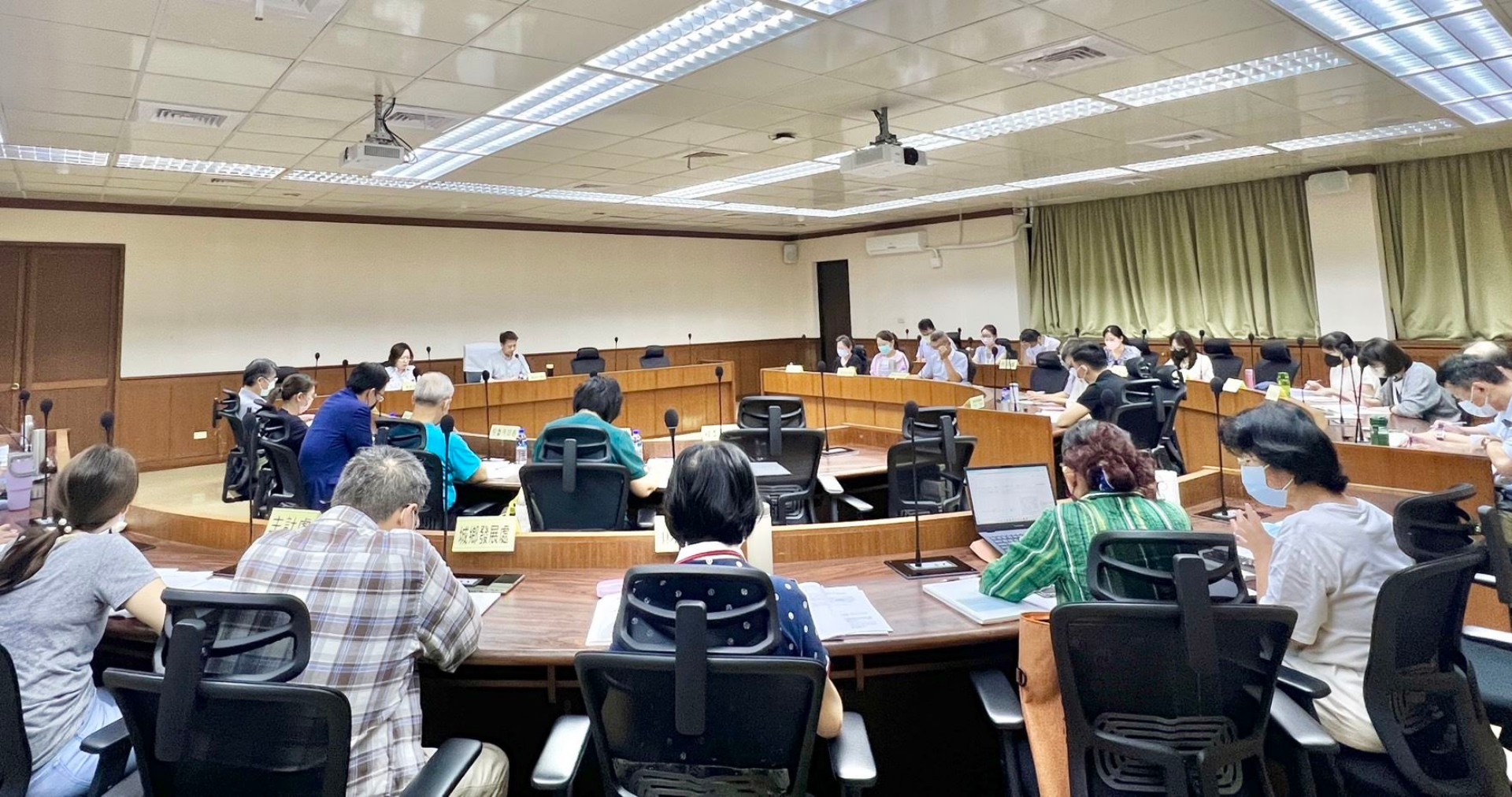 明揚火災爆炸災害事件救助金委員會委員討論(資料照)