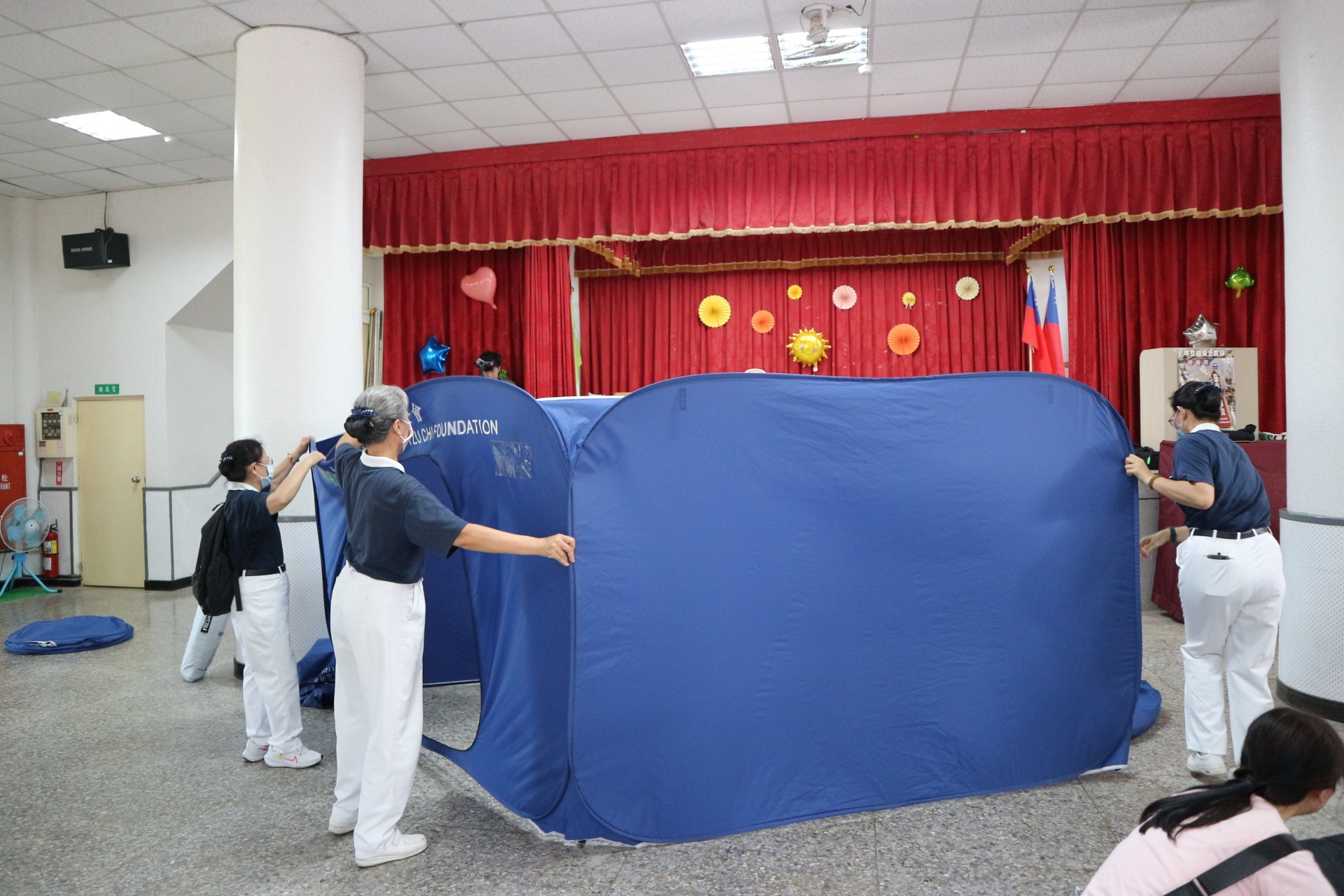 為了讓社區志工能有效活用防災運作,此次演練帳篷都非事先架設完成或提前預演,完全以現場指揮官下達指令後,才開始模擬災害演練。