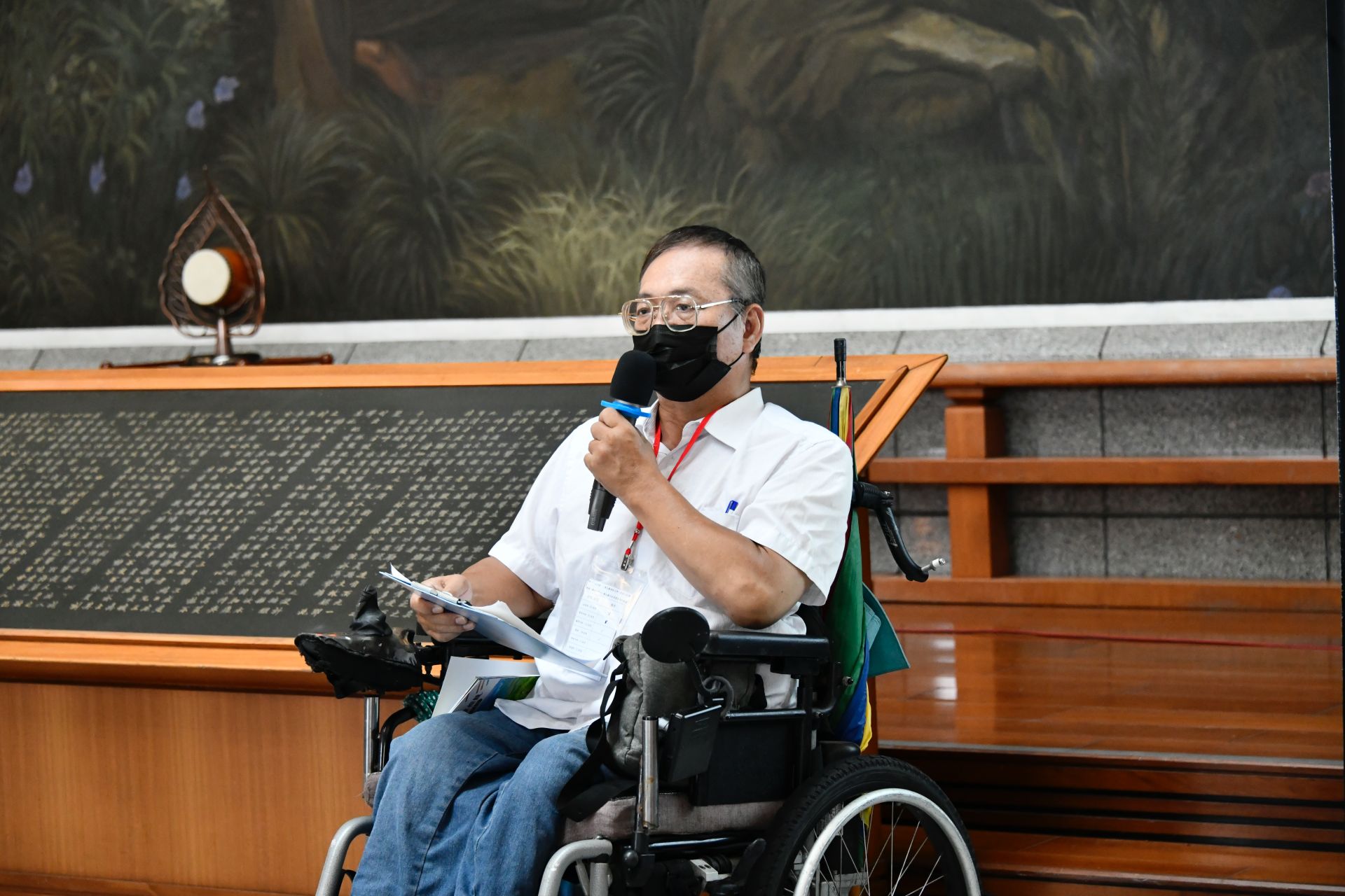 圖說：脊髓損傷畫家郭竹遊分享如何走過低潮，拿起畫筆展現不被命運打敗的亮麗人生