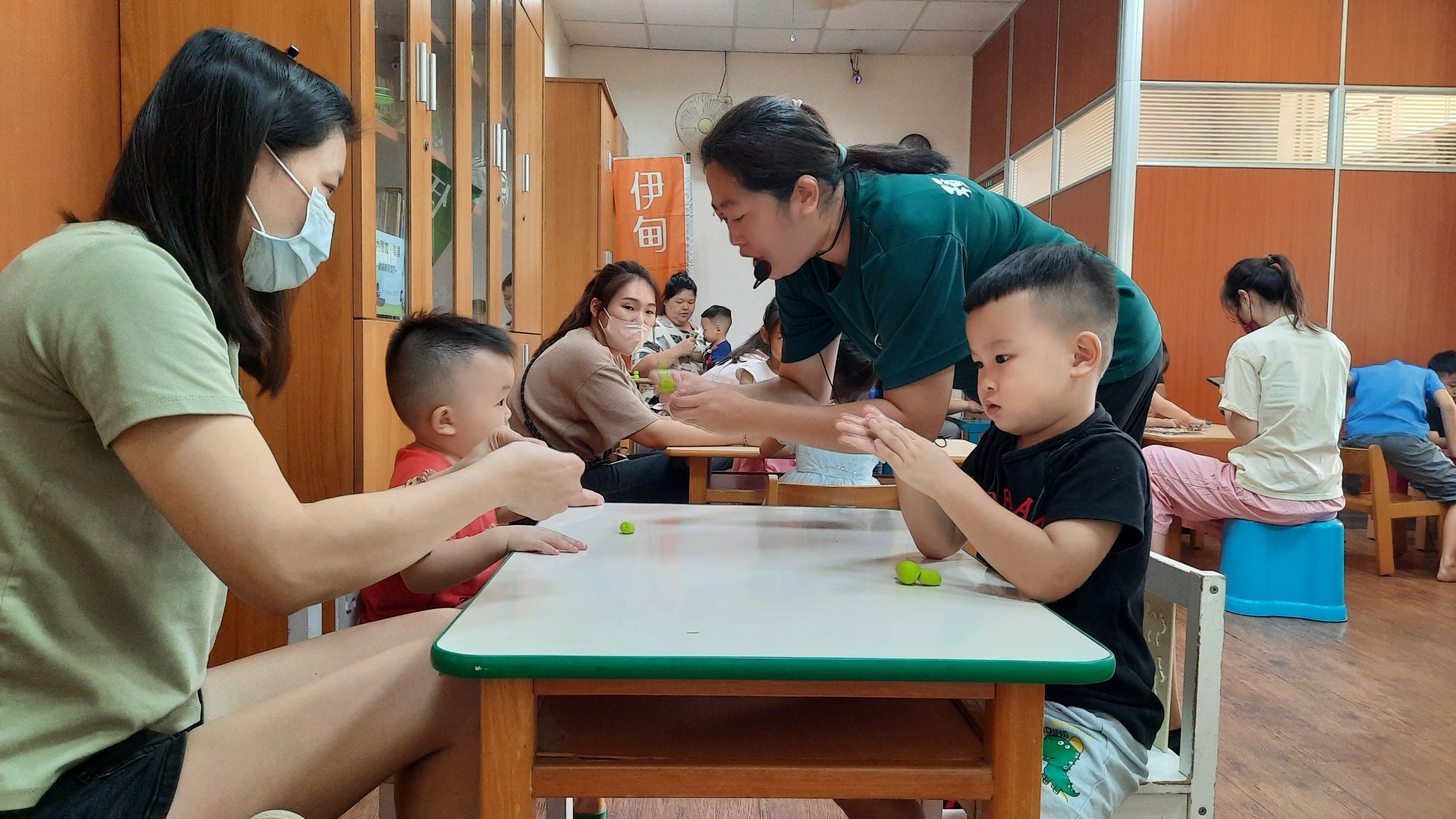 陪孩子遊戲與創作的過程中,幫助家長了解孩子