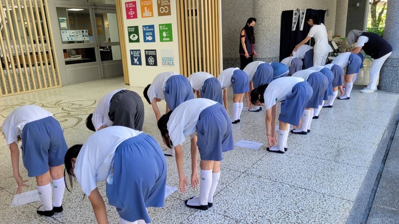 進行脊柱及四肢檢查,可以及早發現脊柱側彎、青蛙肢及其他異常